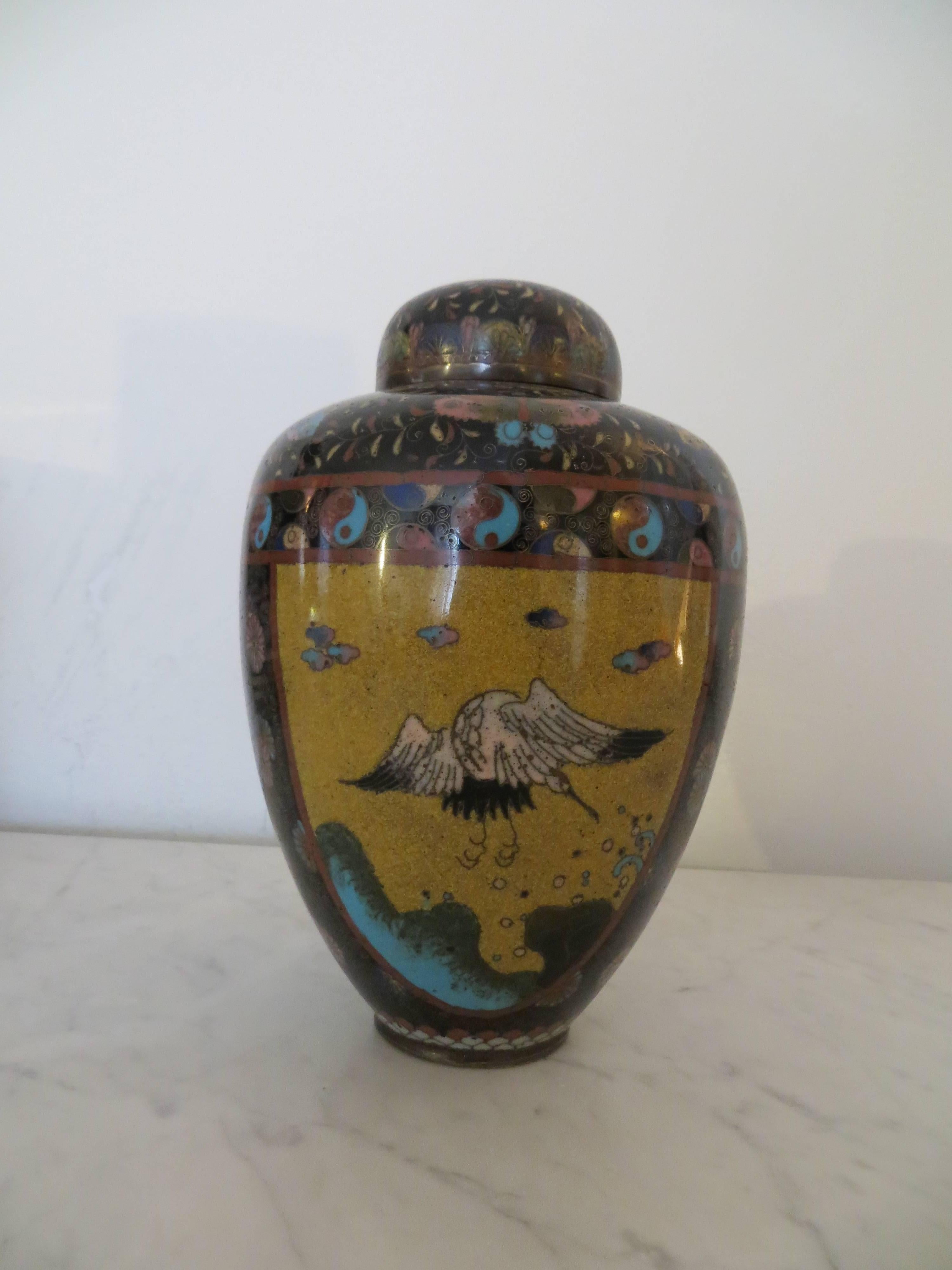 Beautiful 18th century Japanese cloisonne urn 
