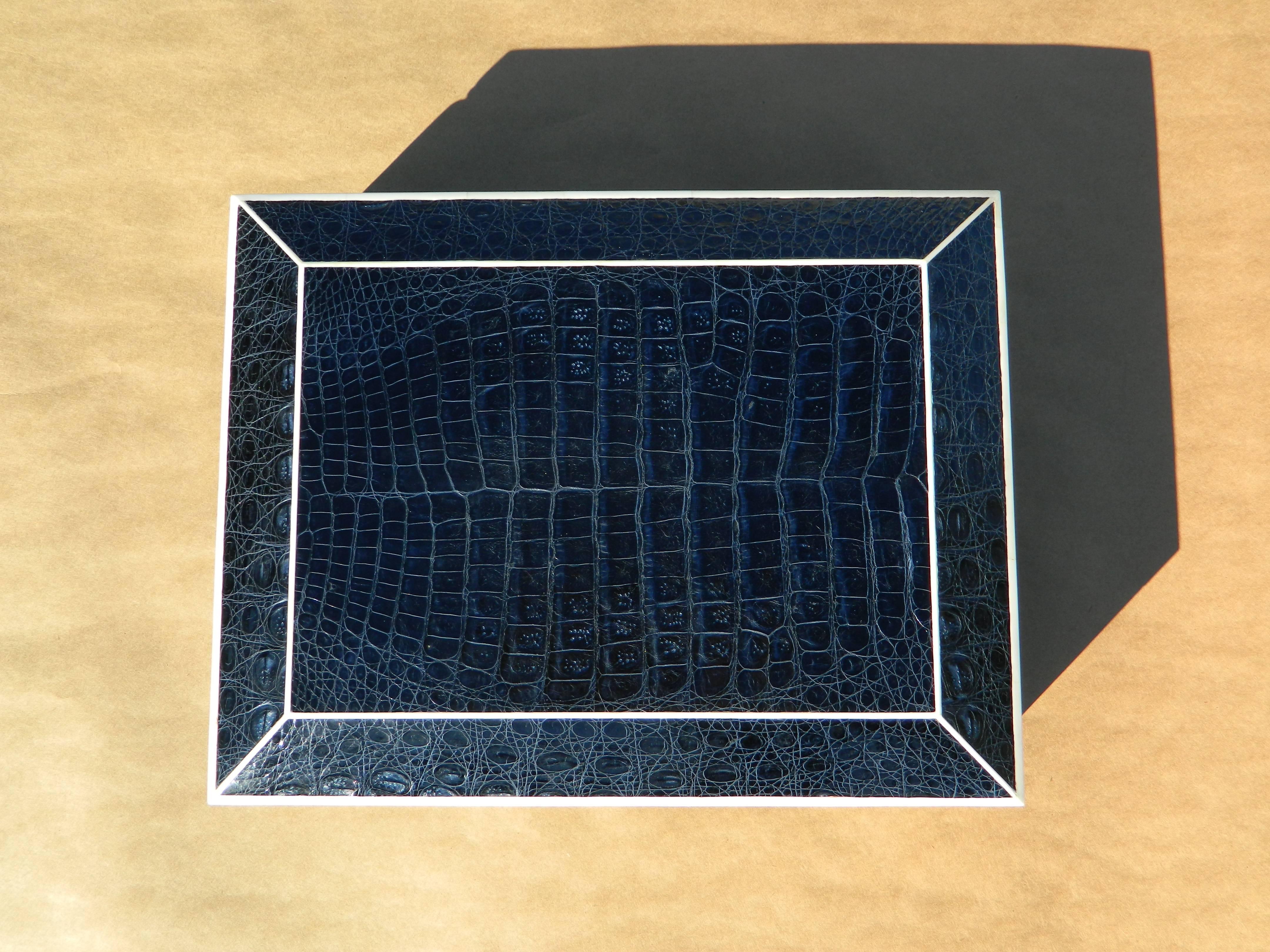 Top quality Large Navy Blue Crocodile Humidor Box with Bone Inlay In New Condition In New York, NY