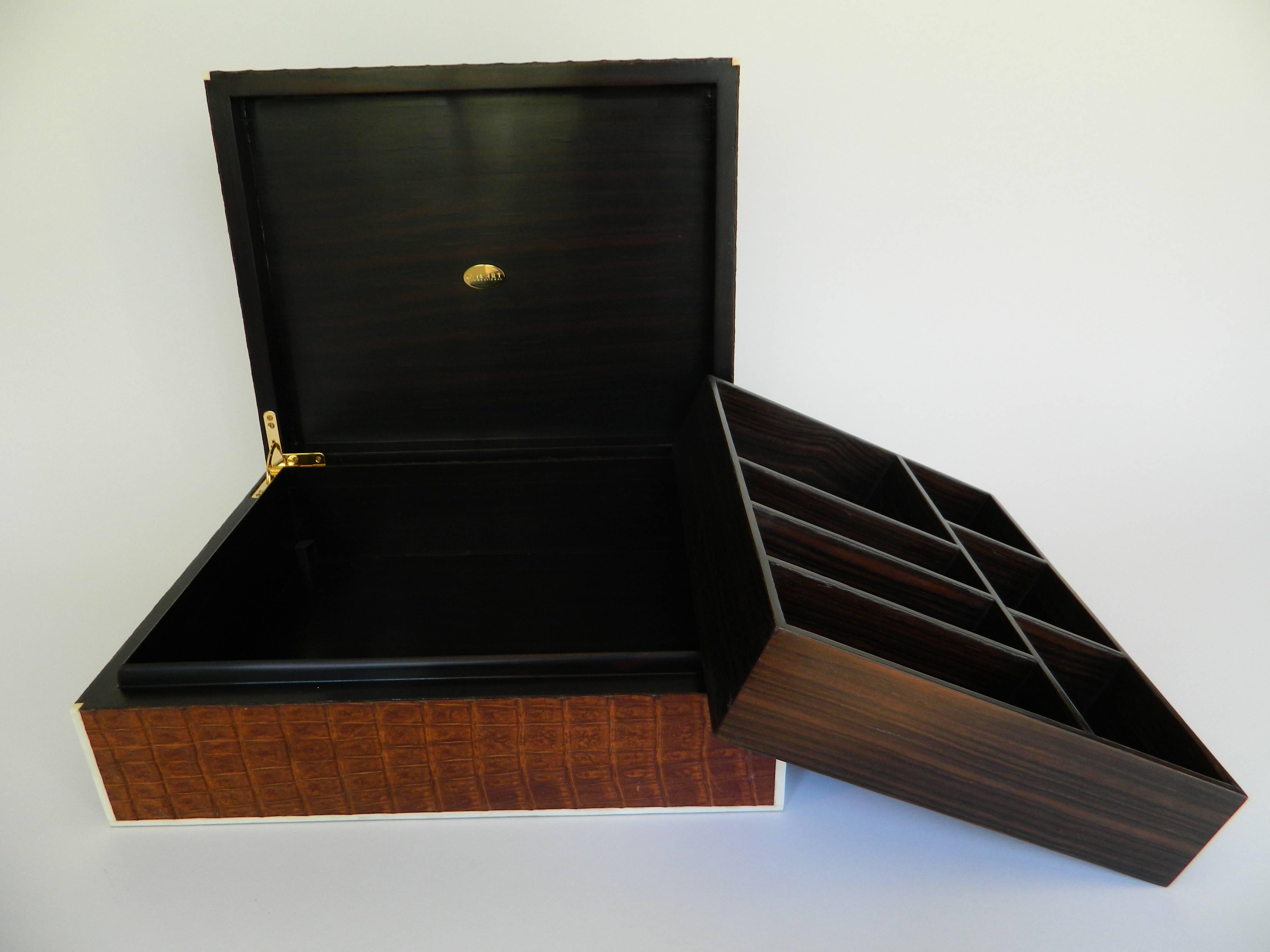 Beautiful Large Brown Crocodile Box with Bone Inlay In New Condition For Sale In New York, NY