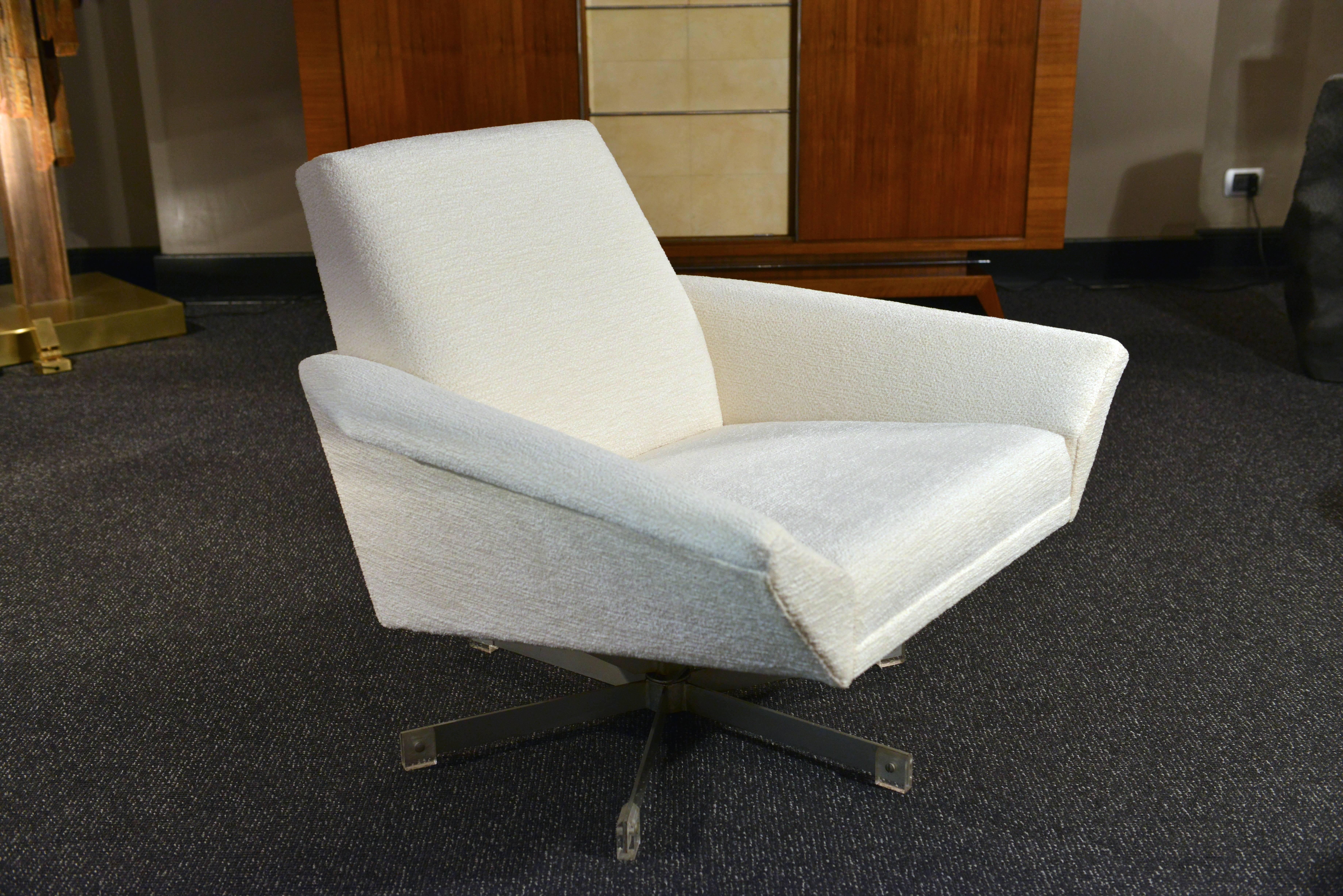 Mid-20th Century Swivel Armchairs of the Early 1960s by Georges Vanrijk for Beaufort