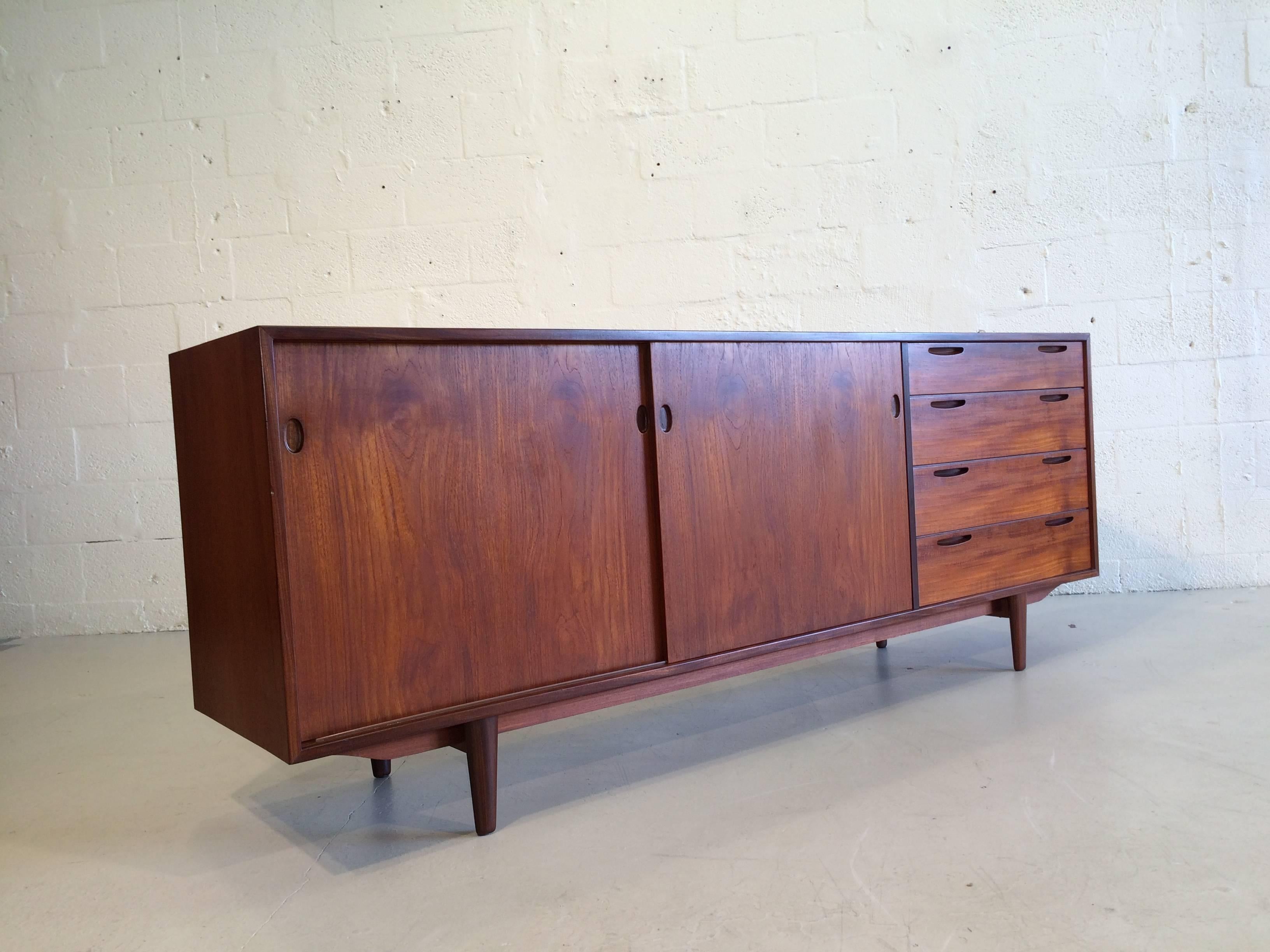 Very well made credenza with two sliding doors, four drawers, two drawers inside and one shelf.