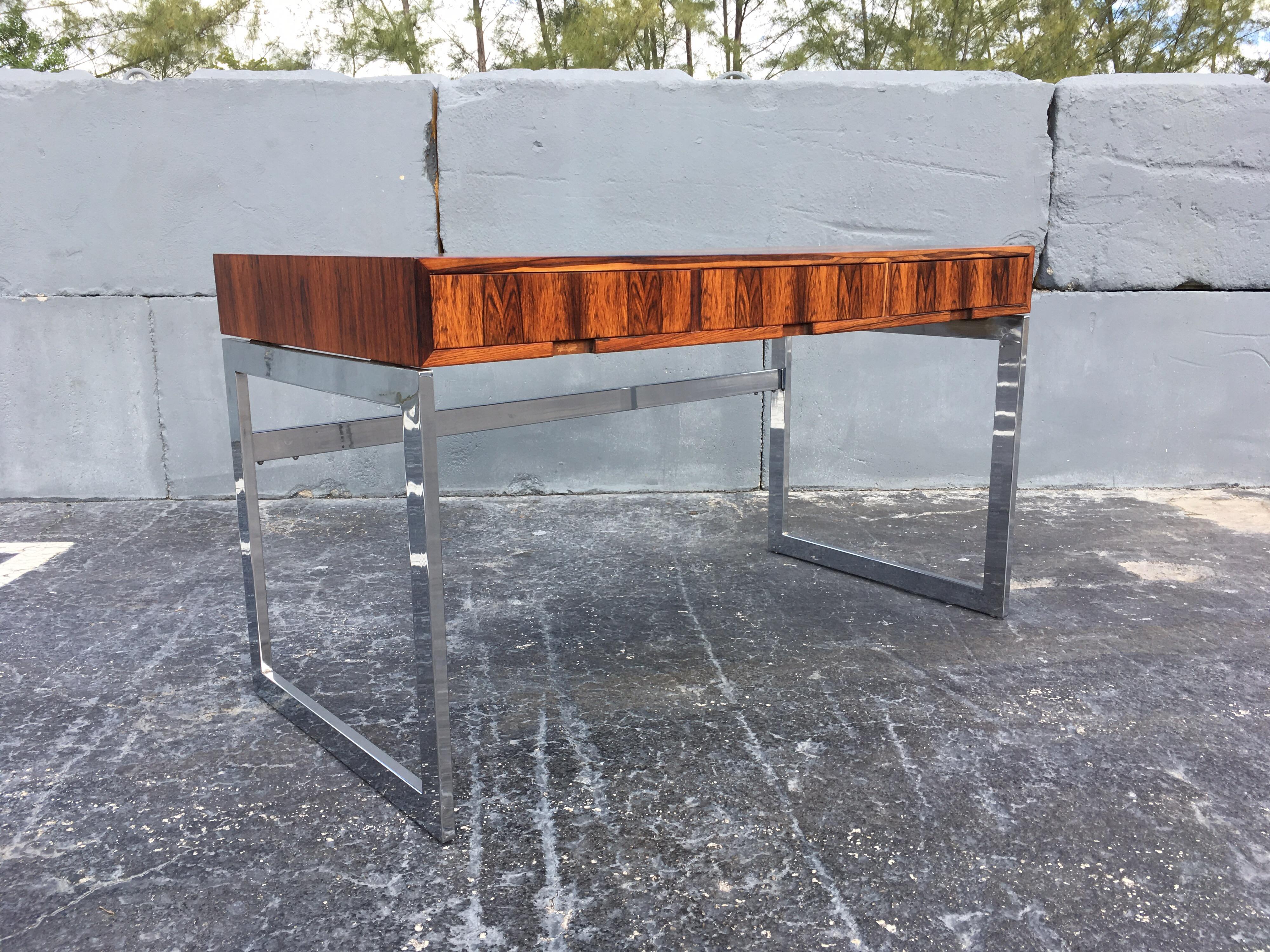 Beautiful desk on chrome base with three pull out drawers.