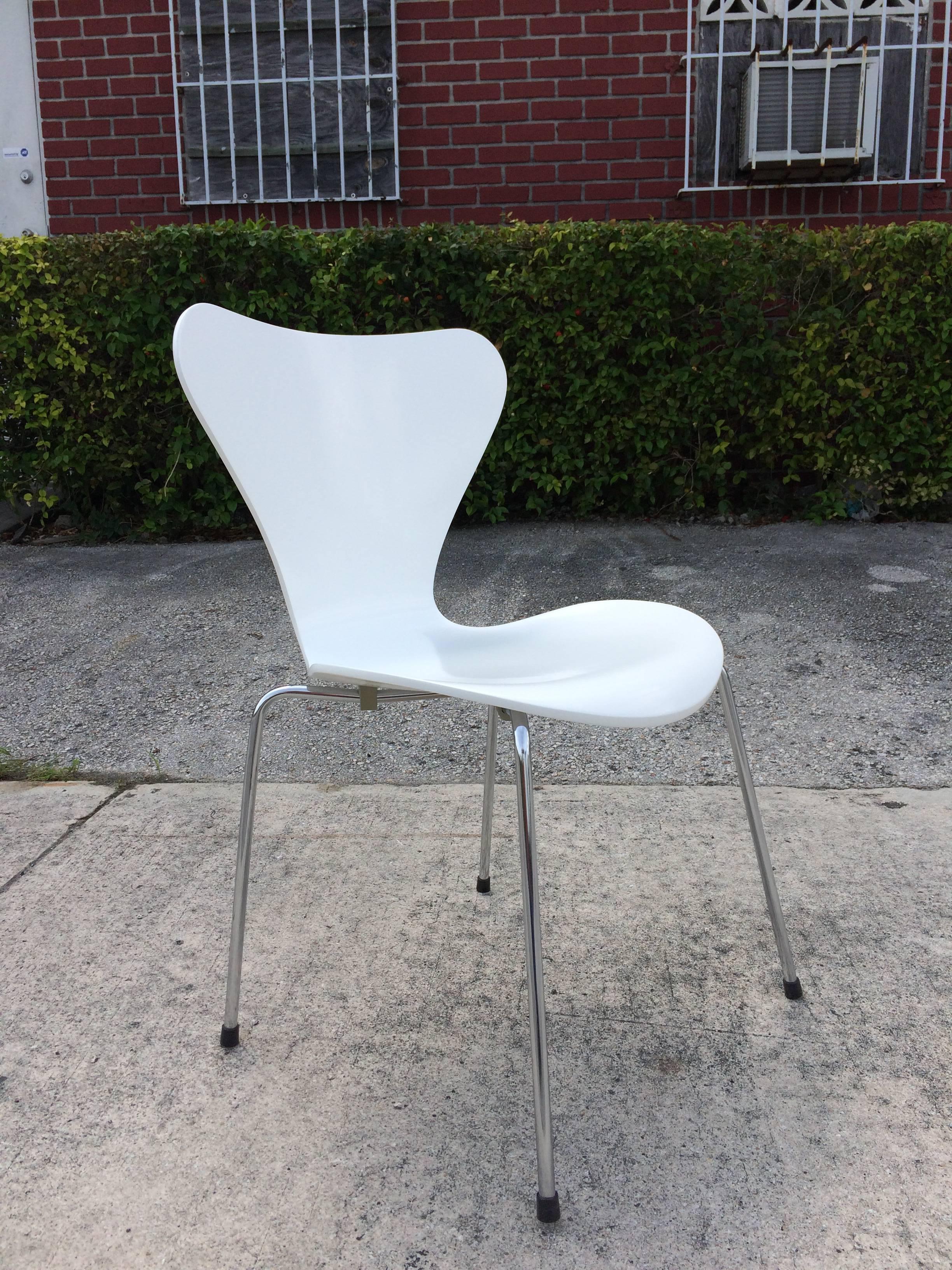 six Arne Jacobsen Chairs Series 7 for Fritz Hansen In Good Condition In Miami, FL
