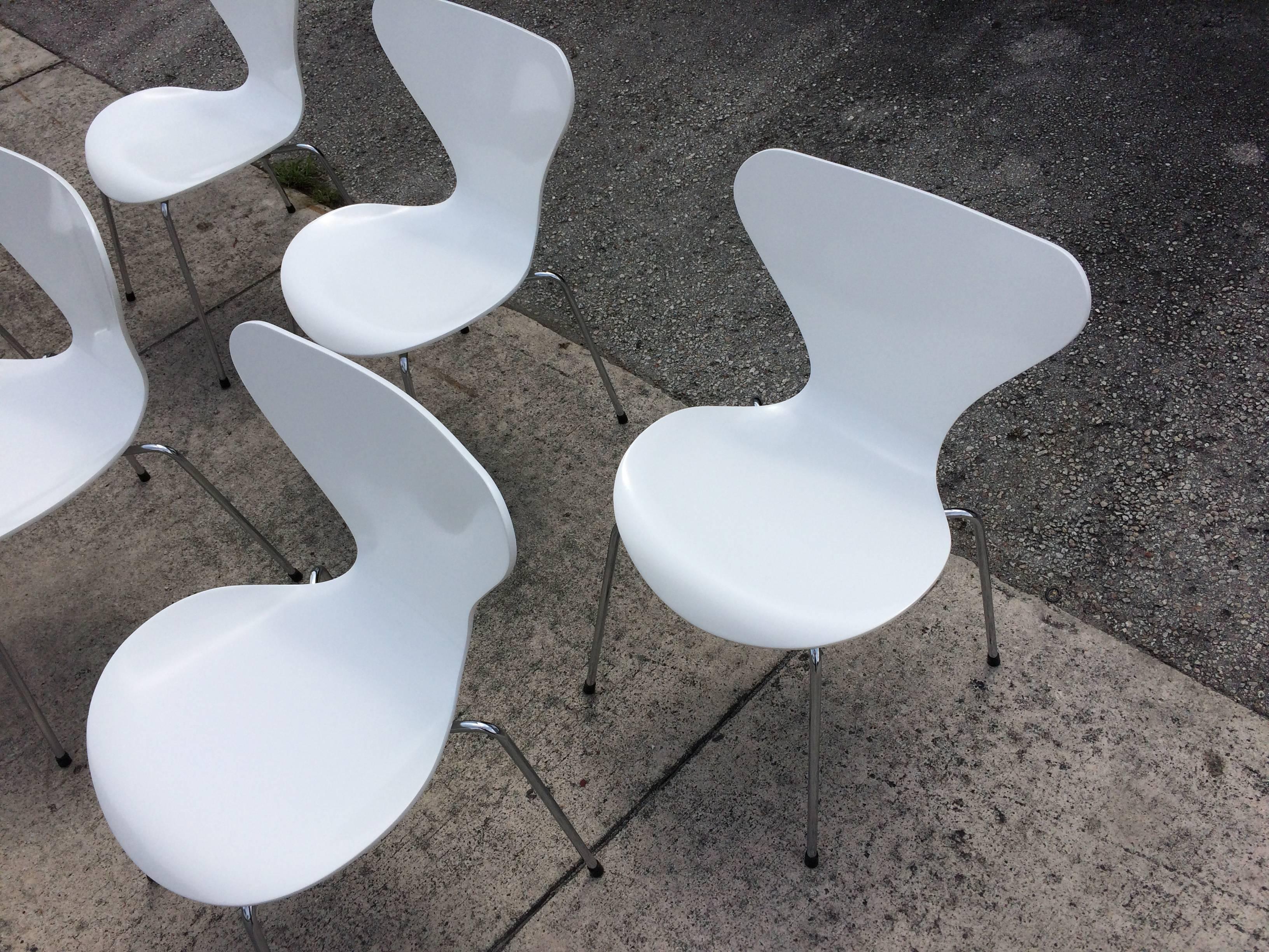 Modern six Arne Jacobsen Chairs Series 7 for Fritz Hansen