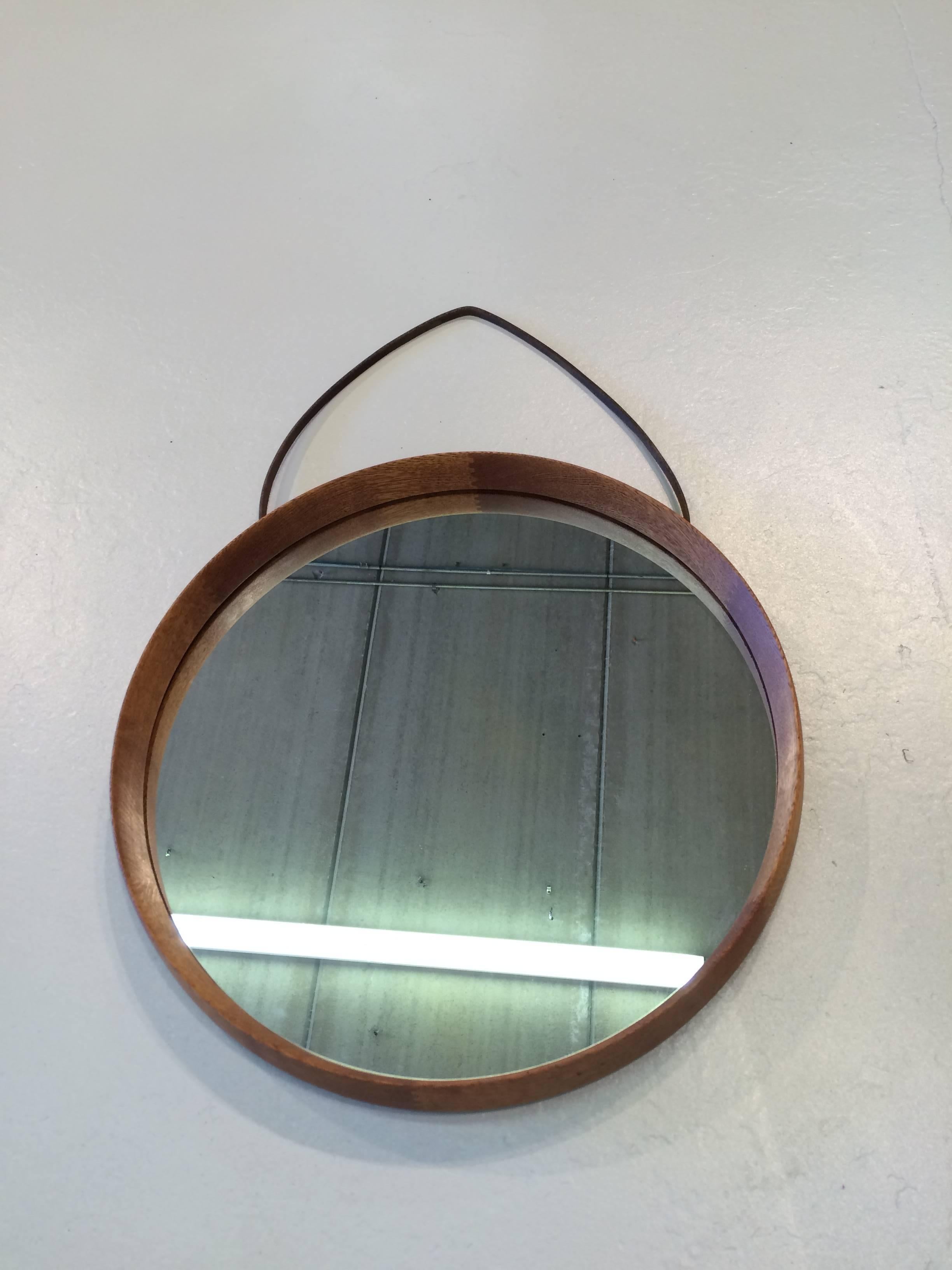 Round mirror in oak and leather designed by Uno & Osten Kristiansson. Produced by Luxus.