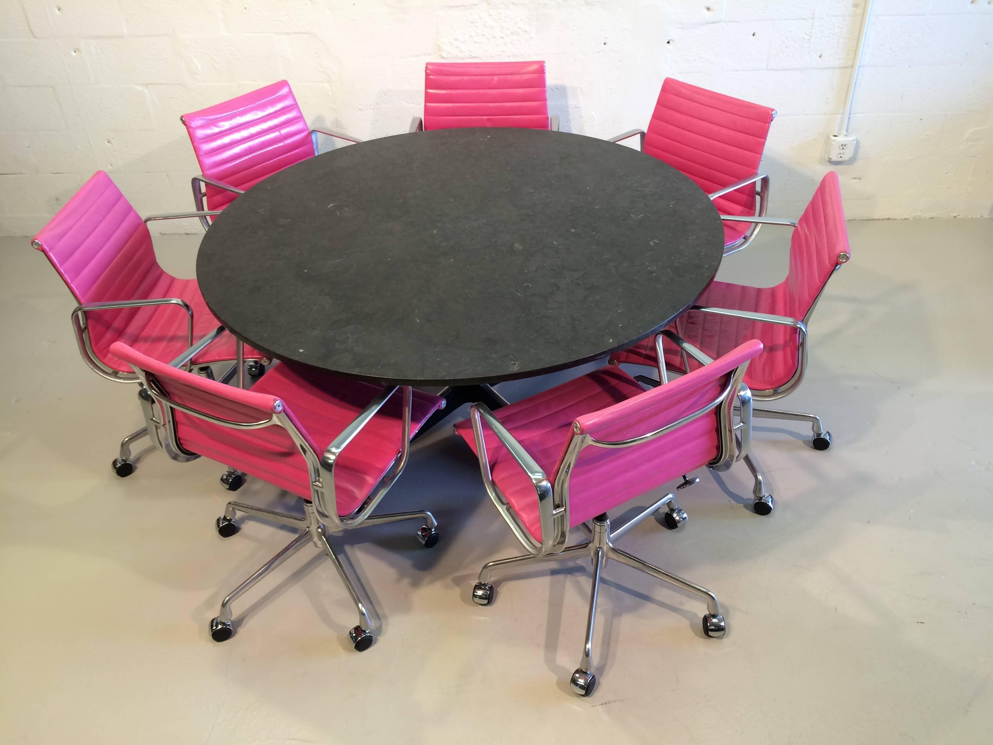 Atemberaubender Esstisch aus Ward Bennett-Stein und Aluminium von Lehigh Furniture (Moderne der Mitte des Jahrhunderts) im Angebot