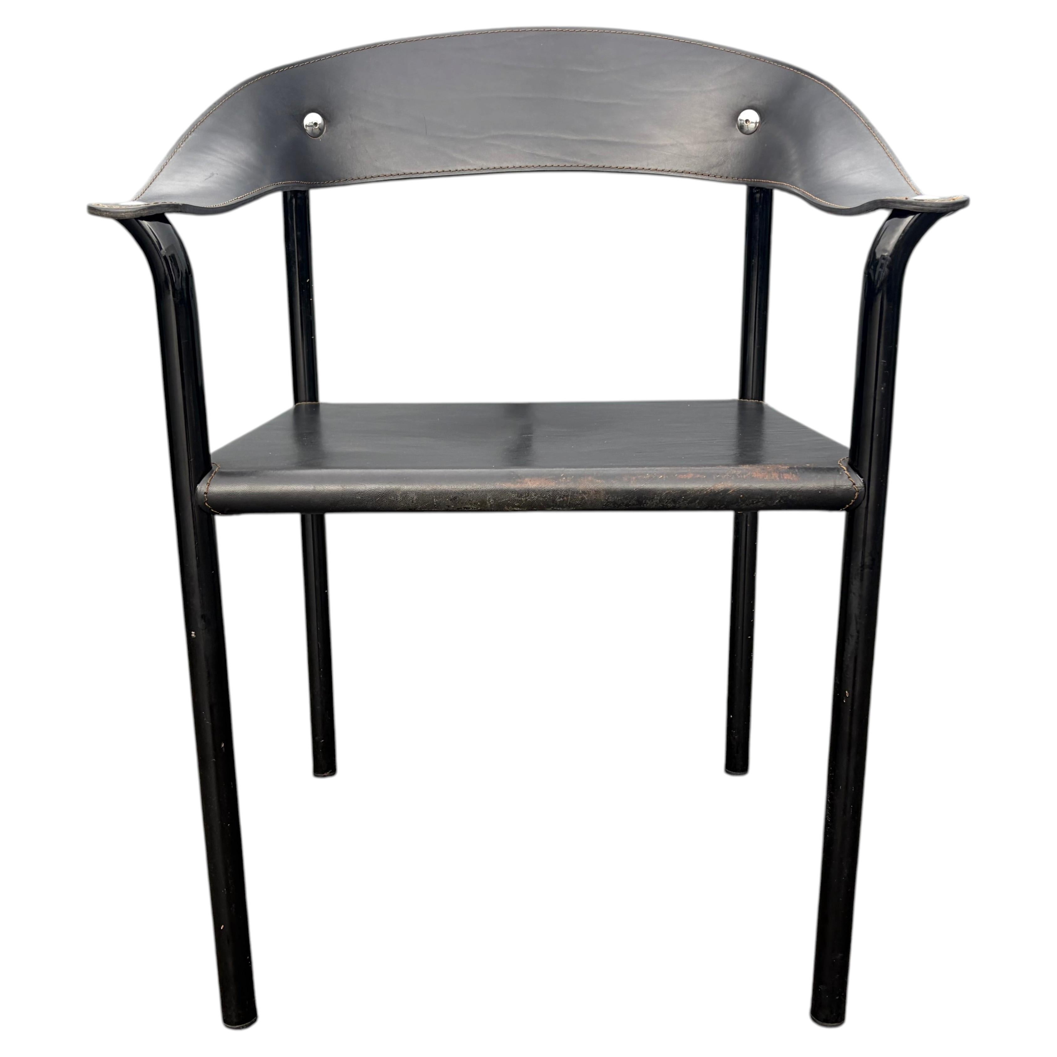 Silla auxiliar con reposabrazos de cuero negro de Artelano, Italia, década de los 80
