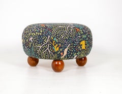 Schöner moderner Ottomane im Stil von Josef Frank
