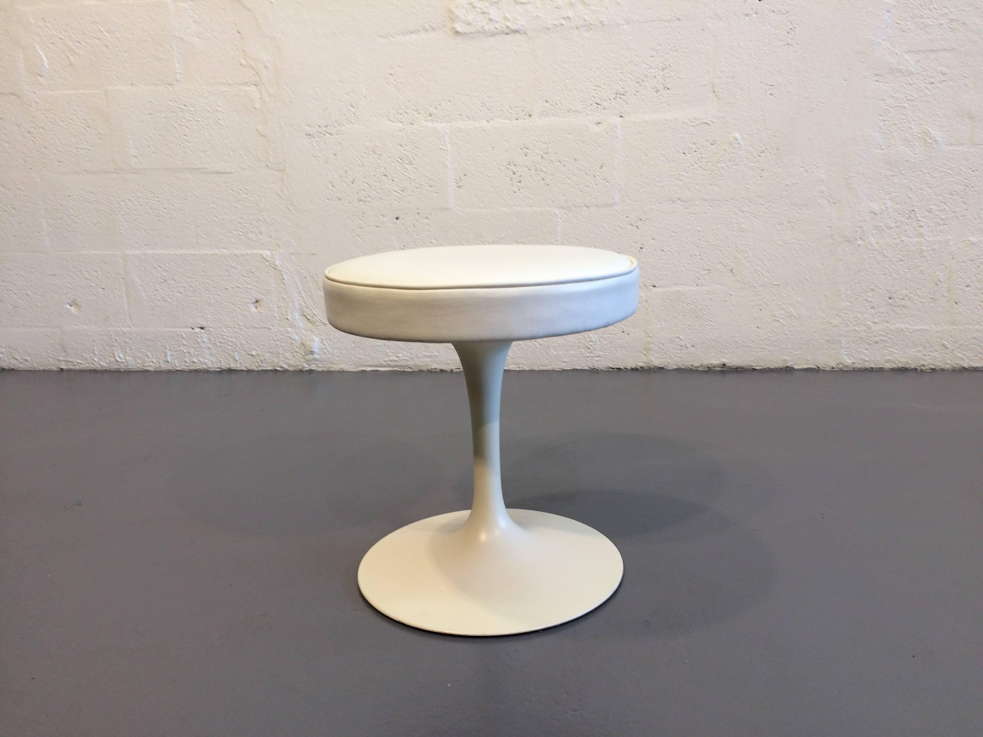 Mid-Century Modern Early Eero Saarinen Swivel Stool for Knoll