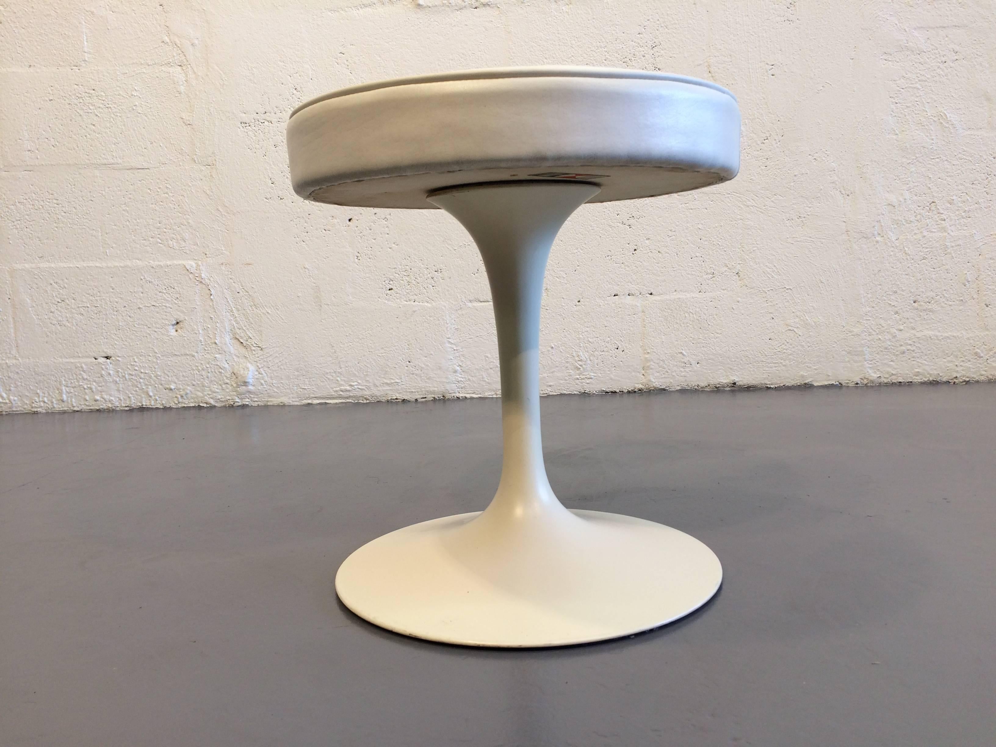 Early Eero Saarinen Swivel Stool for Knoll 1