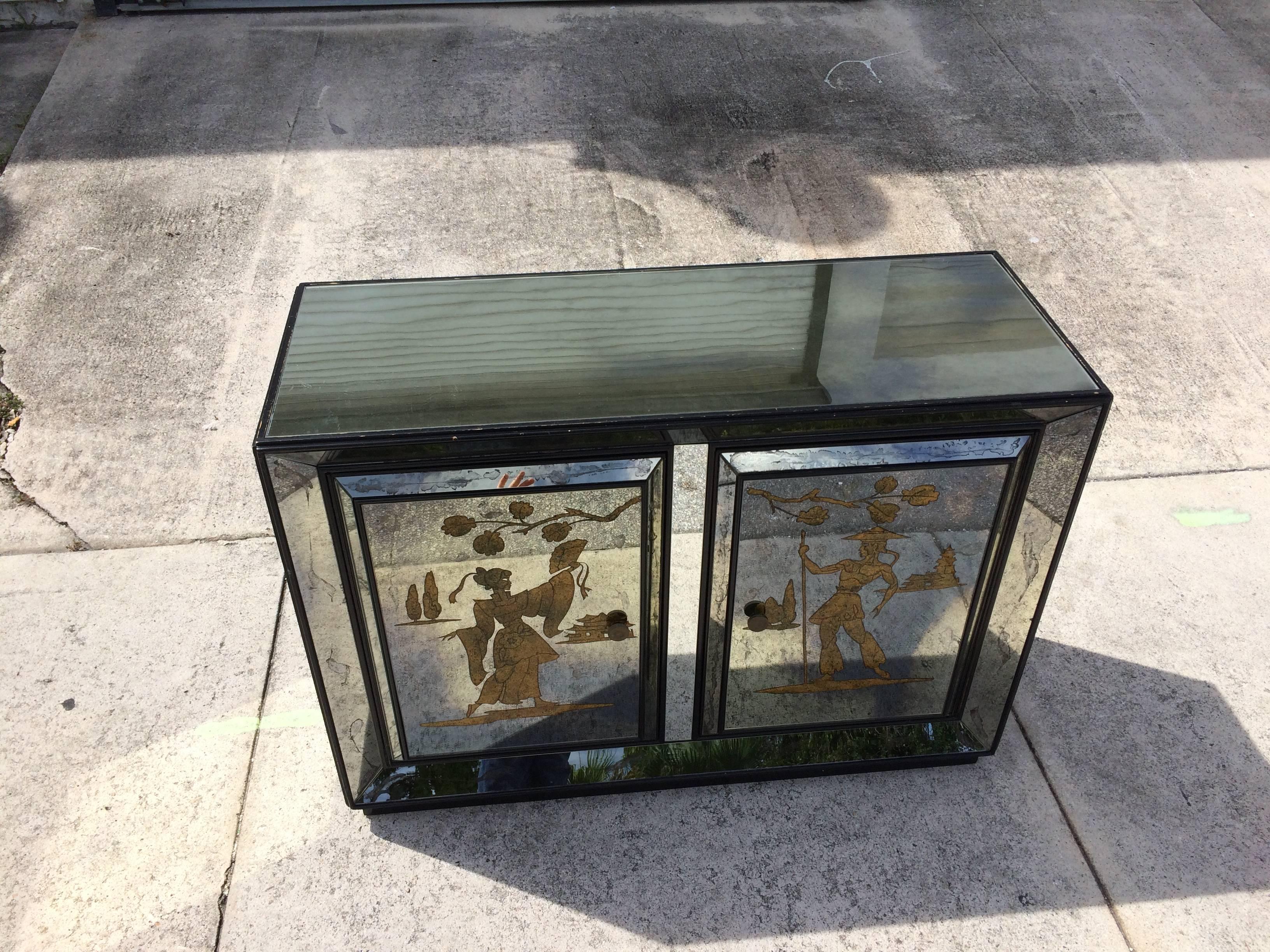 Very Unusual Mirrored Cabinet with Golden Asian Decor, USA, 1940s In Good Condition In Miami, FL