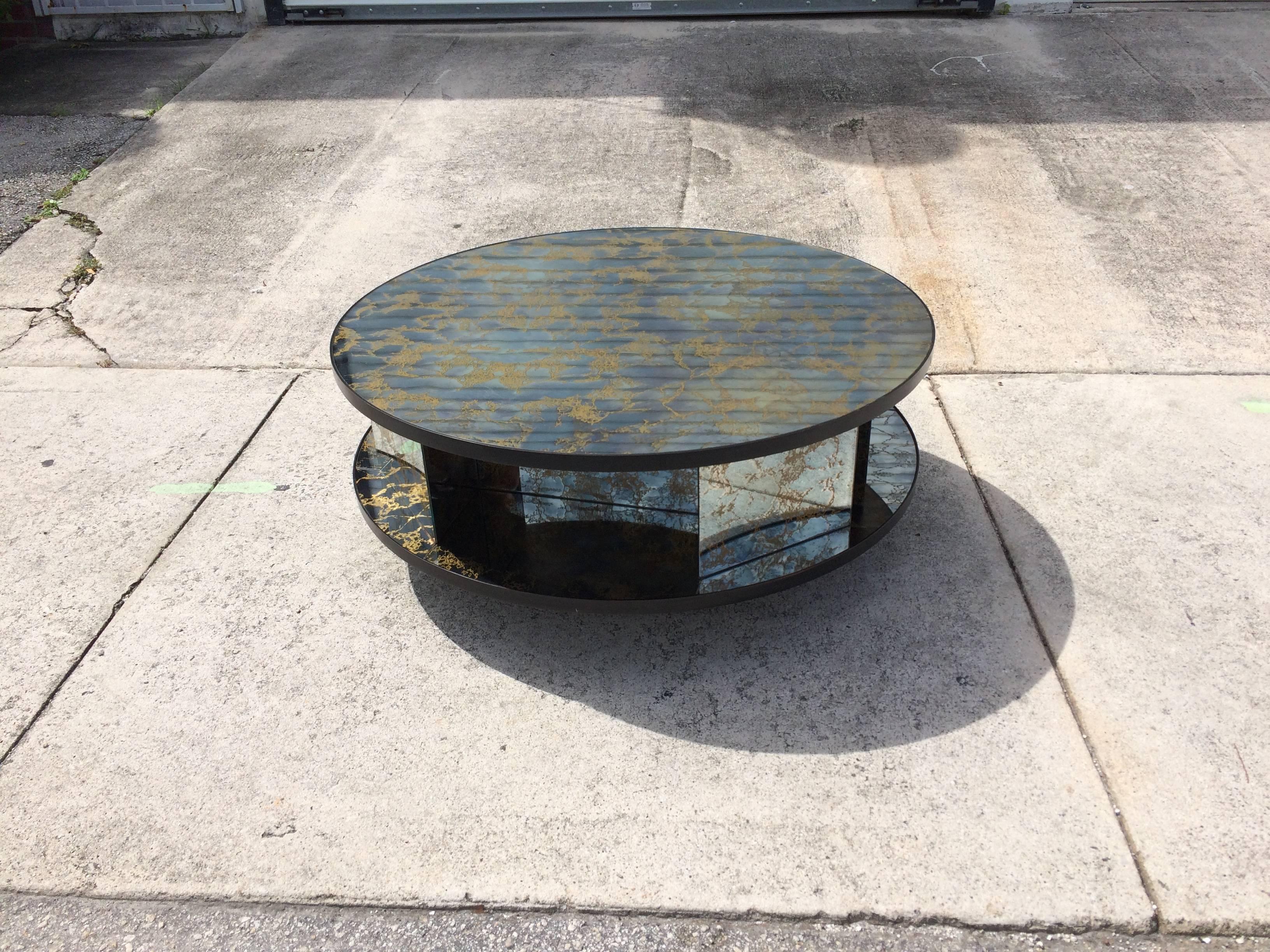 Hollywood Regency Rotating Two-Tiered Mirrored Coffee Table Gold Vein, USA, 1940s