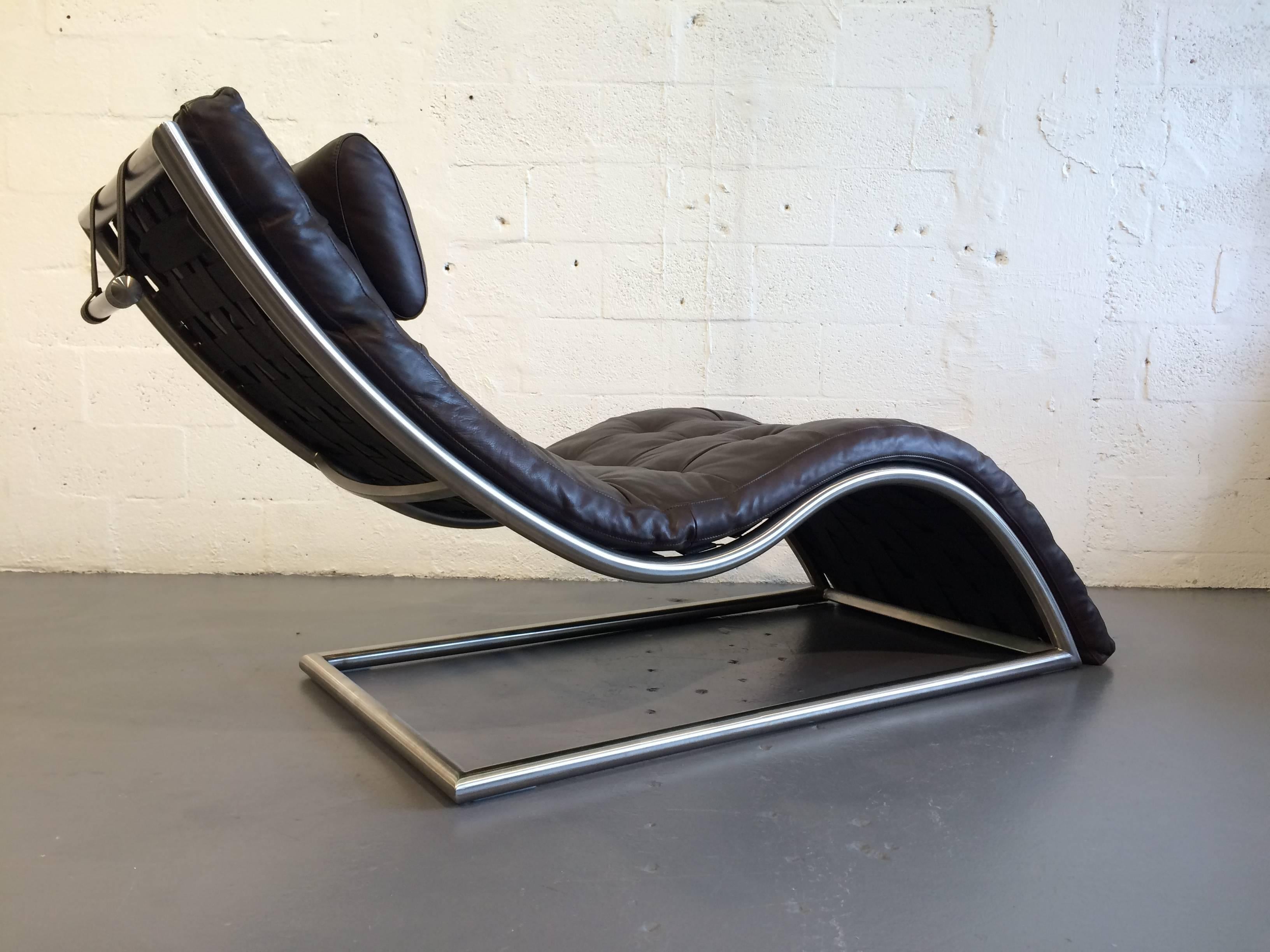 Stunning chaise, incredibly made!!
The chaise is from the penthouse of the United Nations Plaza building in NY.