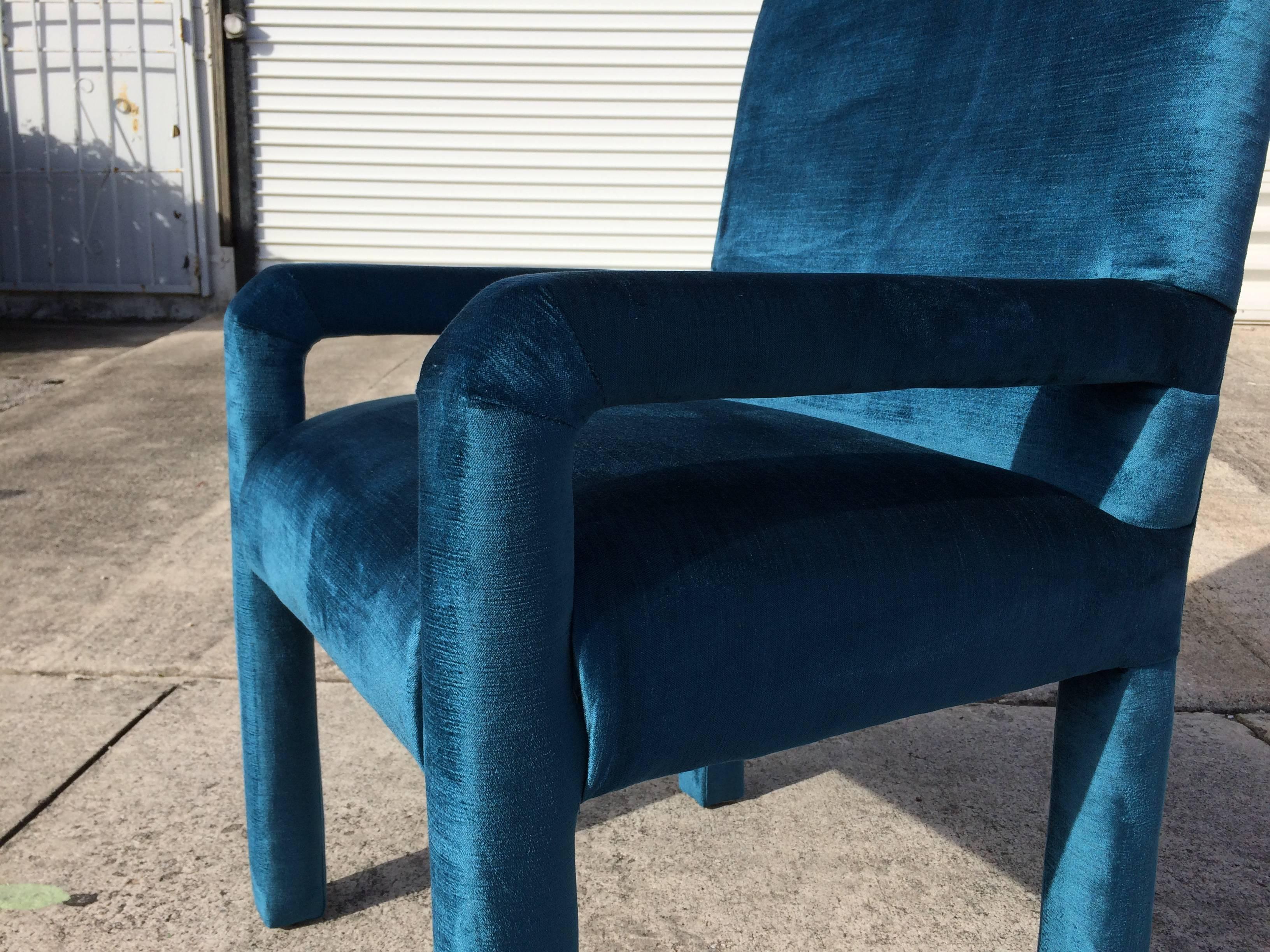 Pair of Mid-Century Modern Parson Chairs, Lagoon Blue Velvet For Sale 1