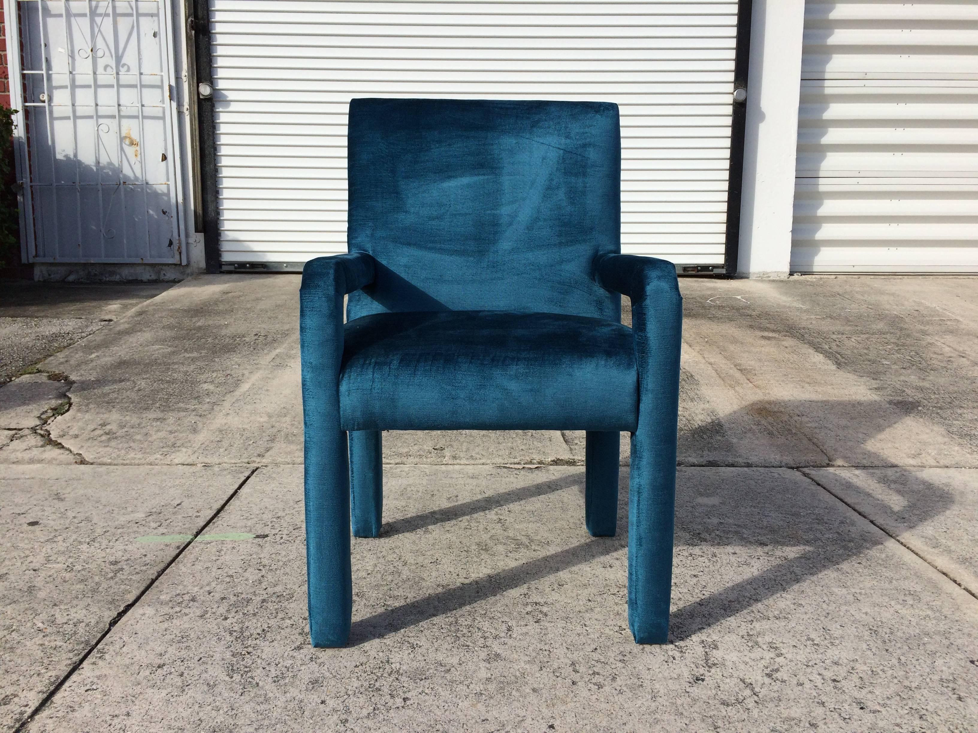 Pair of Mid-Century Modern Parson Chairs, Lagoon Blue Velvet For Sale 3