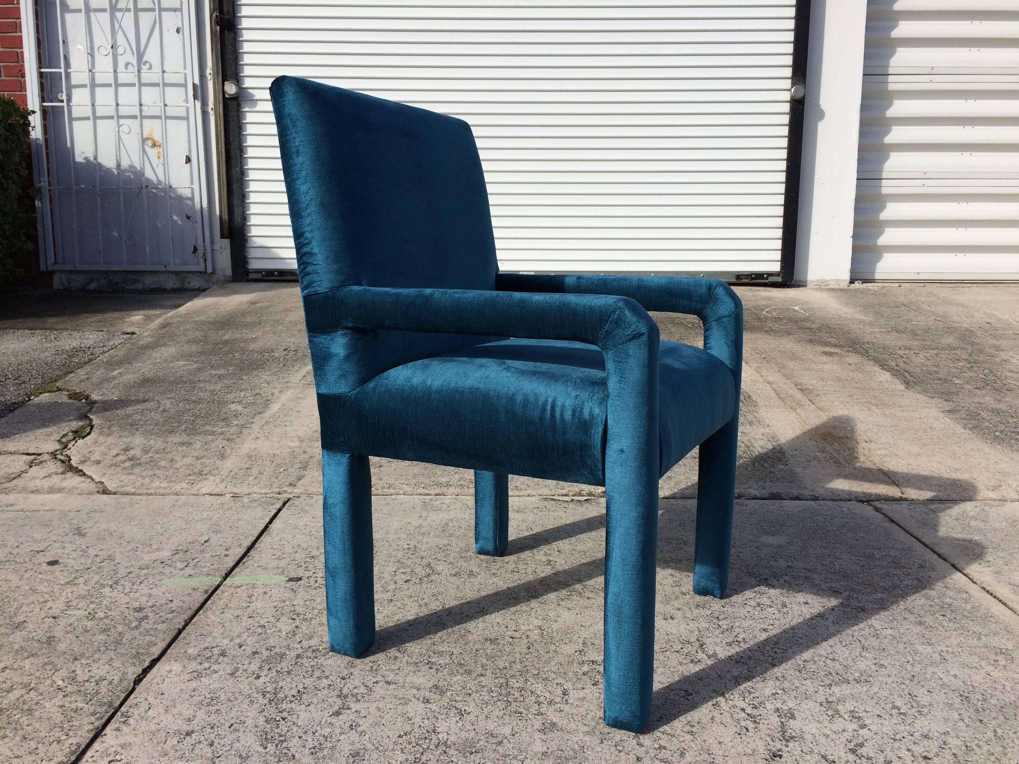 Pair of Mid-Century Modern Parson Chairs, Lagoon Blue Velvet For Sale 5