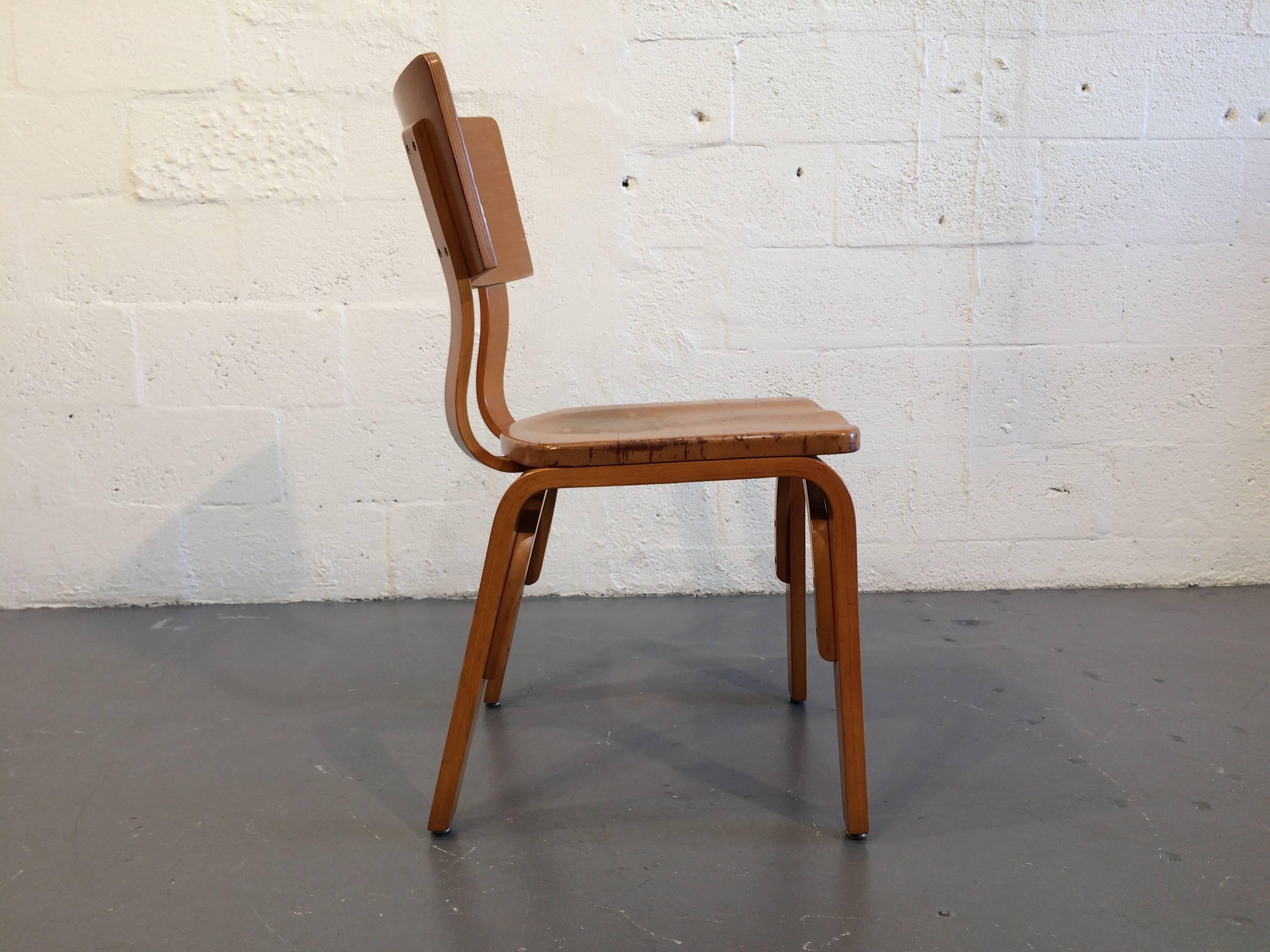 Eight Beautiful Bentwood Chairs by Thonet, USA, 1950s In Good Condition In Miami, FL