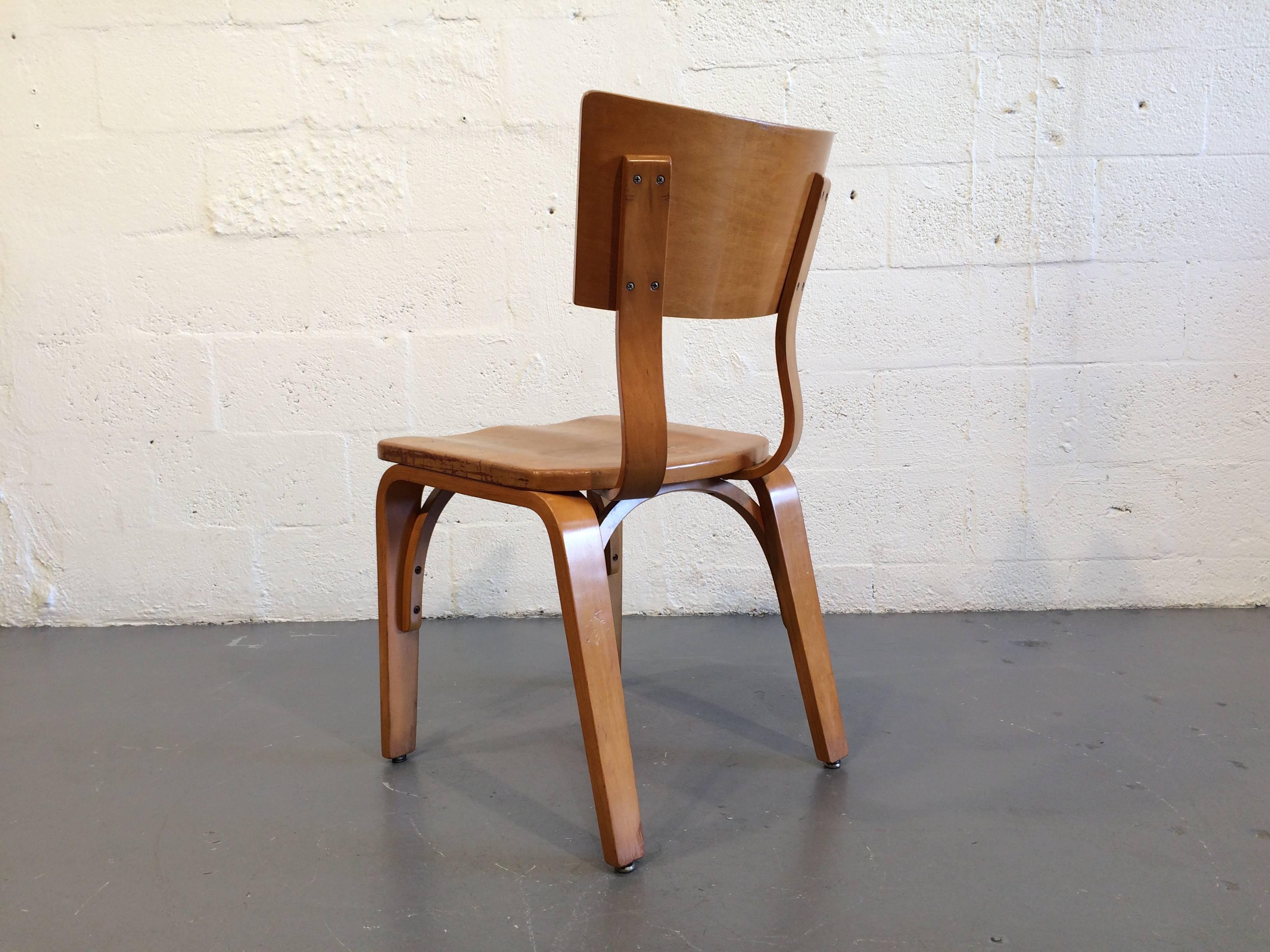 Mid-20th Century Eight Beautiful Bentwood Chairs by Thonet, USA, 1950s