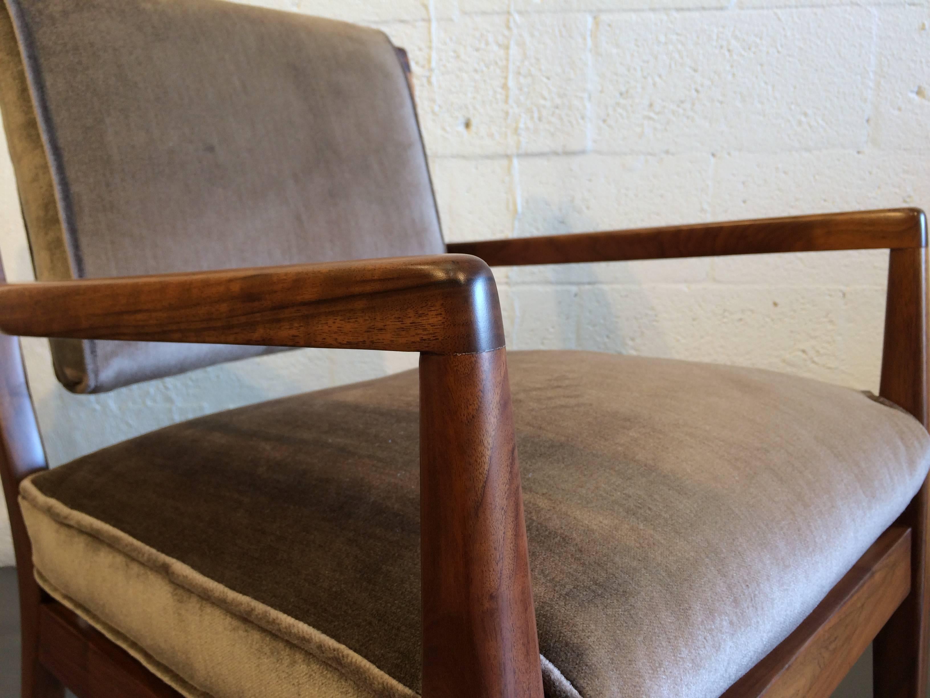 Pair of Mid-Century Modern Walnut Armchairs, USA, 1950s 2