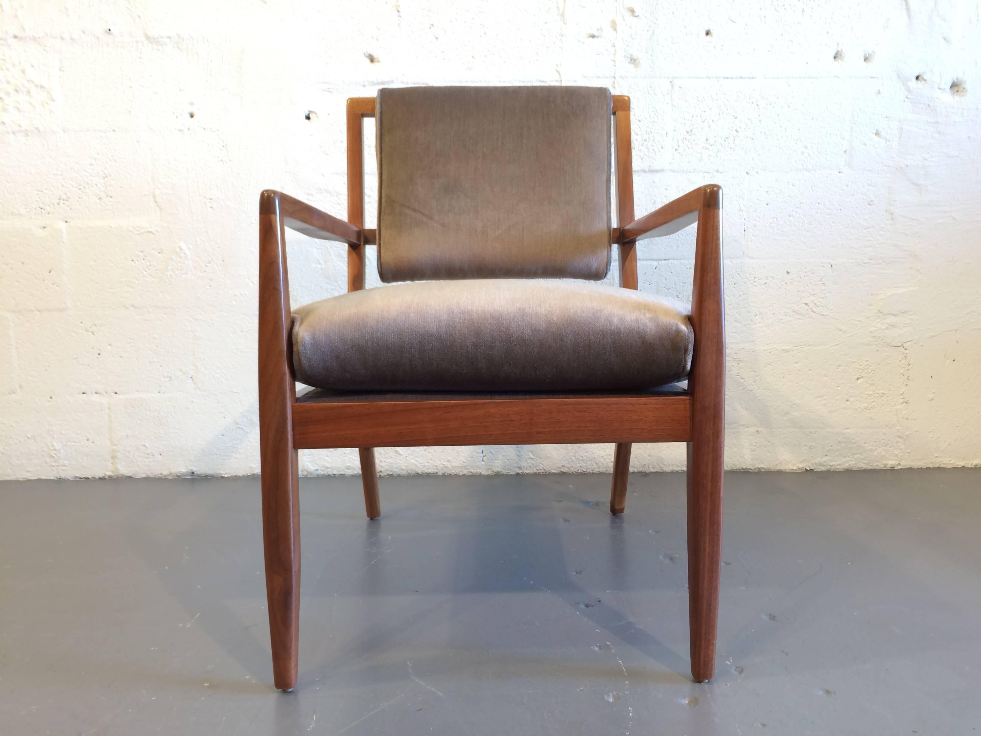 Pair of Mid-Century Modern Walnut Armchairs, USA, 1950s 4