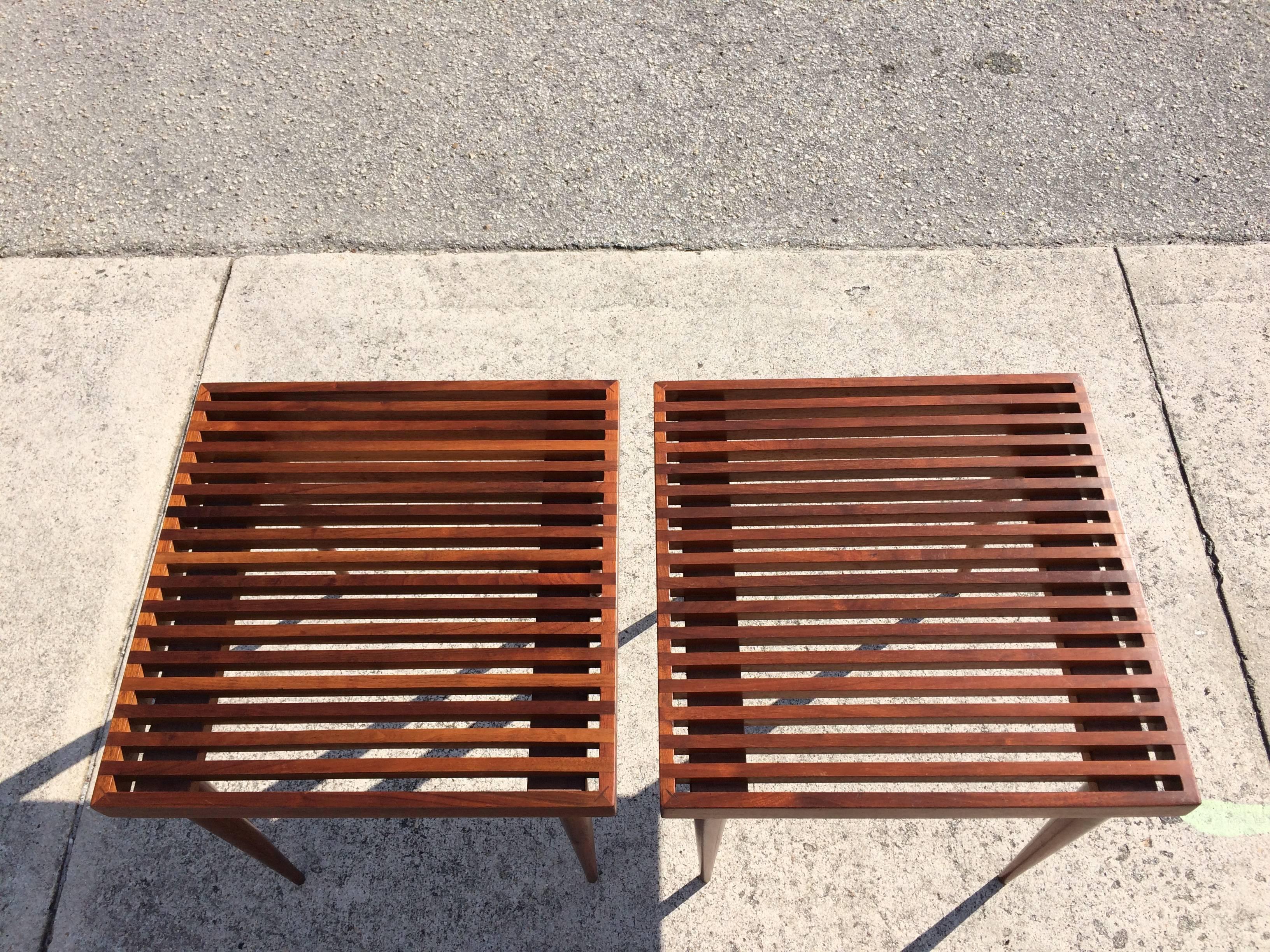 Beautiful Pair of Mel Smilow Slat Walnut Side Tables, USA, 1950 In Good Condition In Miami, FL