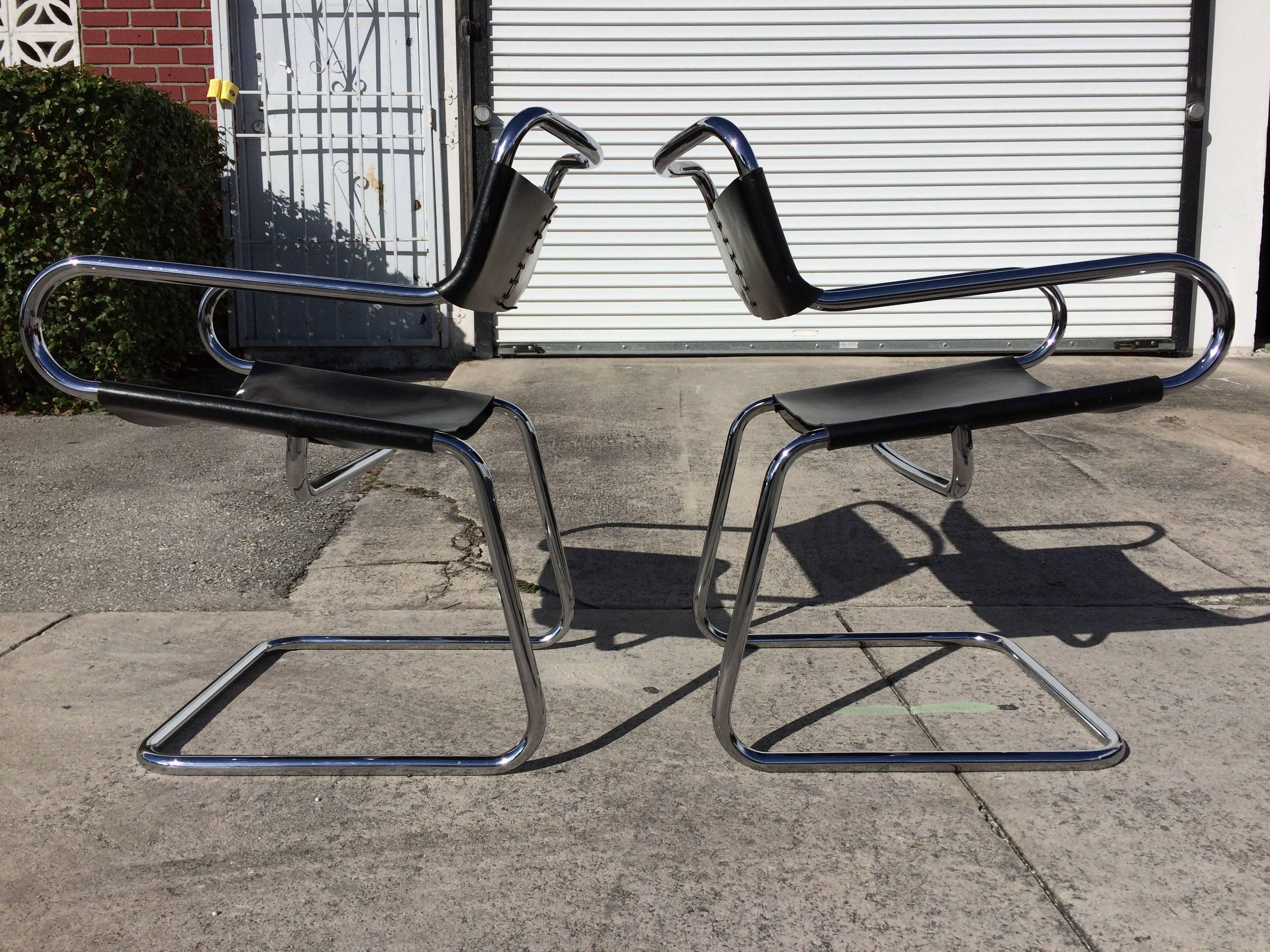 Mid-Century Modern Pair of Great Italian Cantilever Armchairs with Saddle Leather For Sale