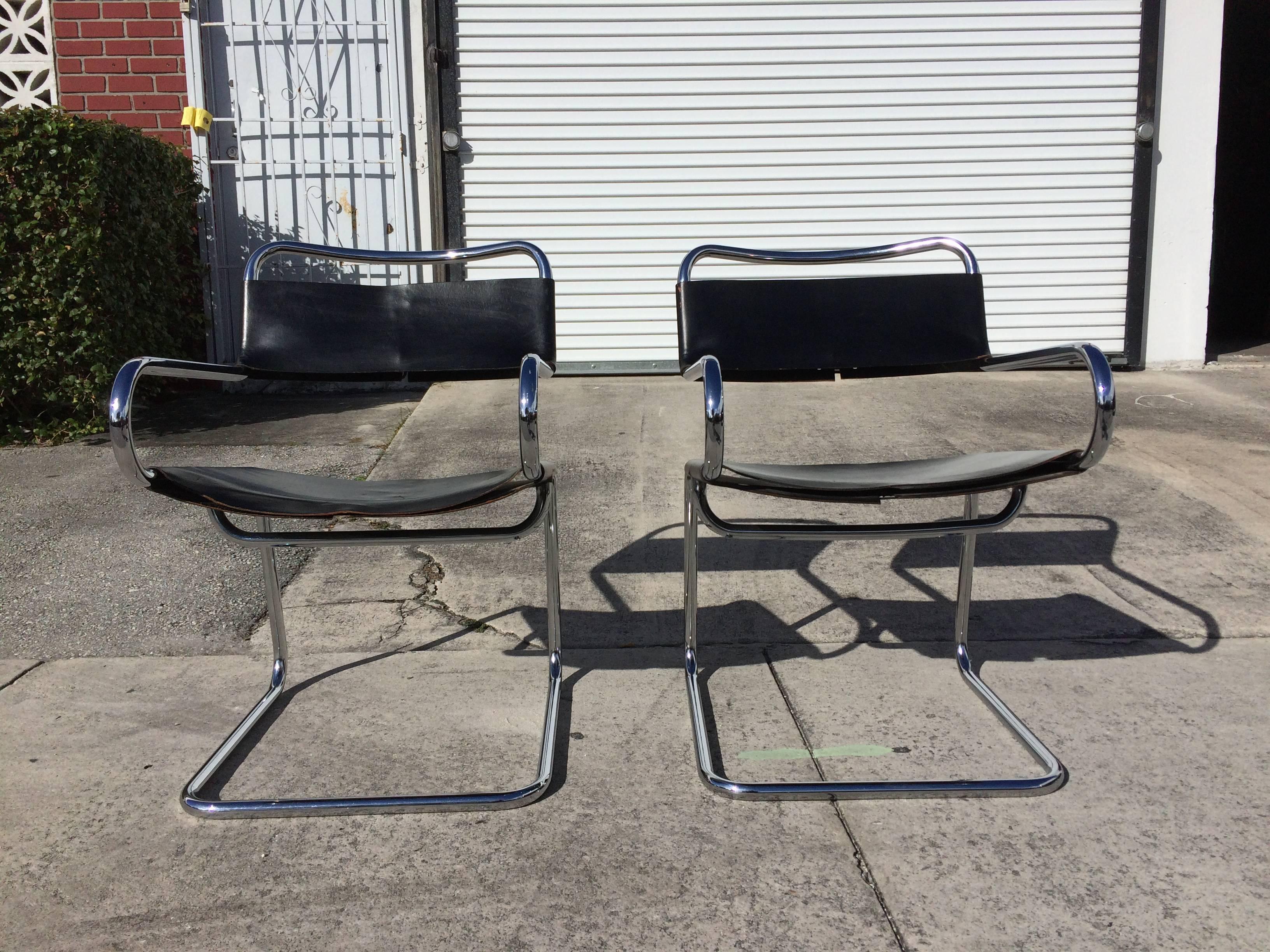Pair of Great Italian Cantilever Armchairs with Saddle Leather For Sale 2