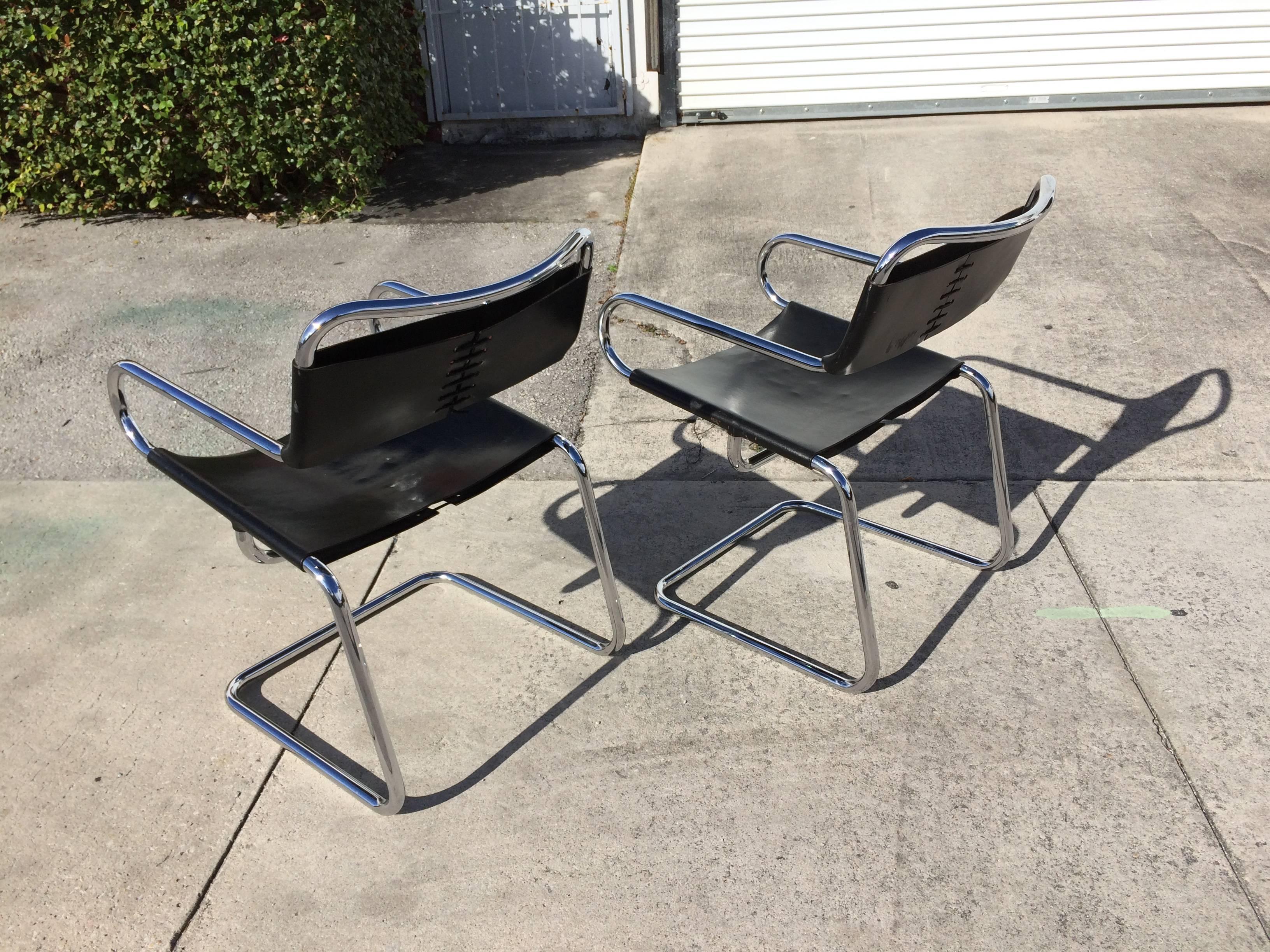 Pair of Great Italian Cantilever Armchairs with Saddle Leather For Sale 3