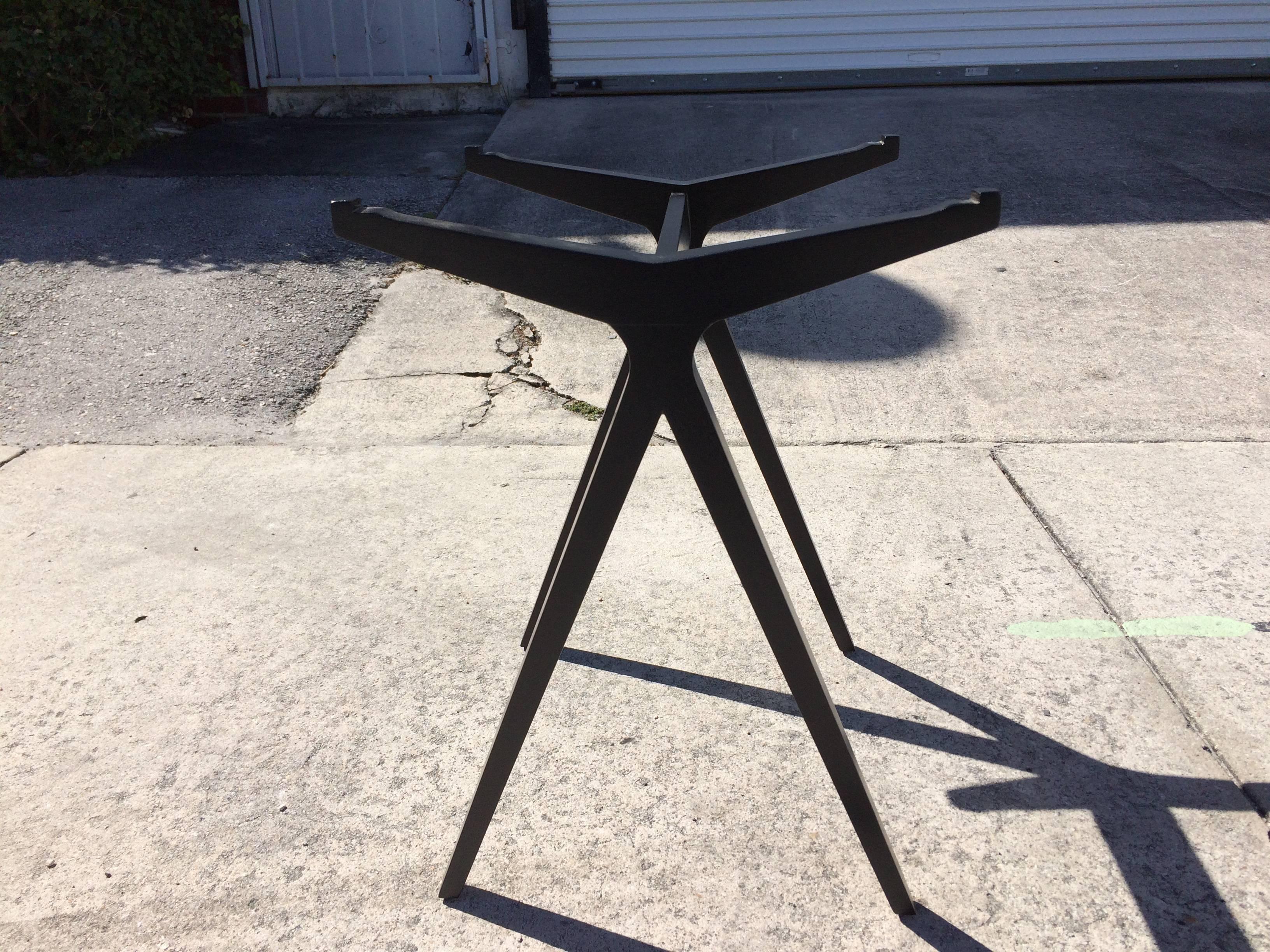 Great Side Tray Table, USA, 1950s For Sale 3