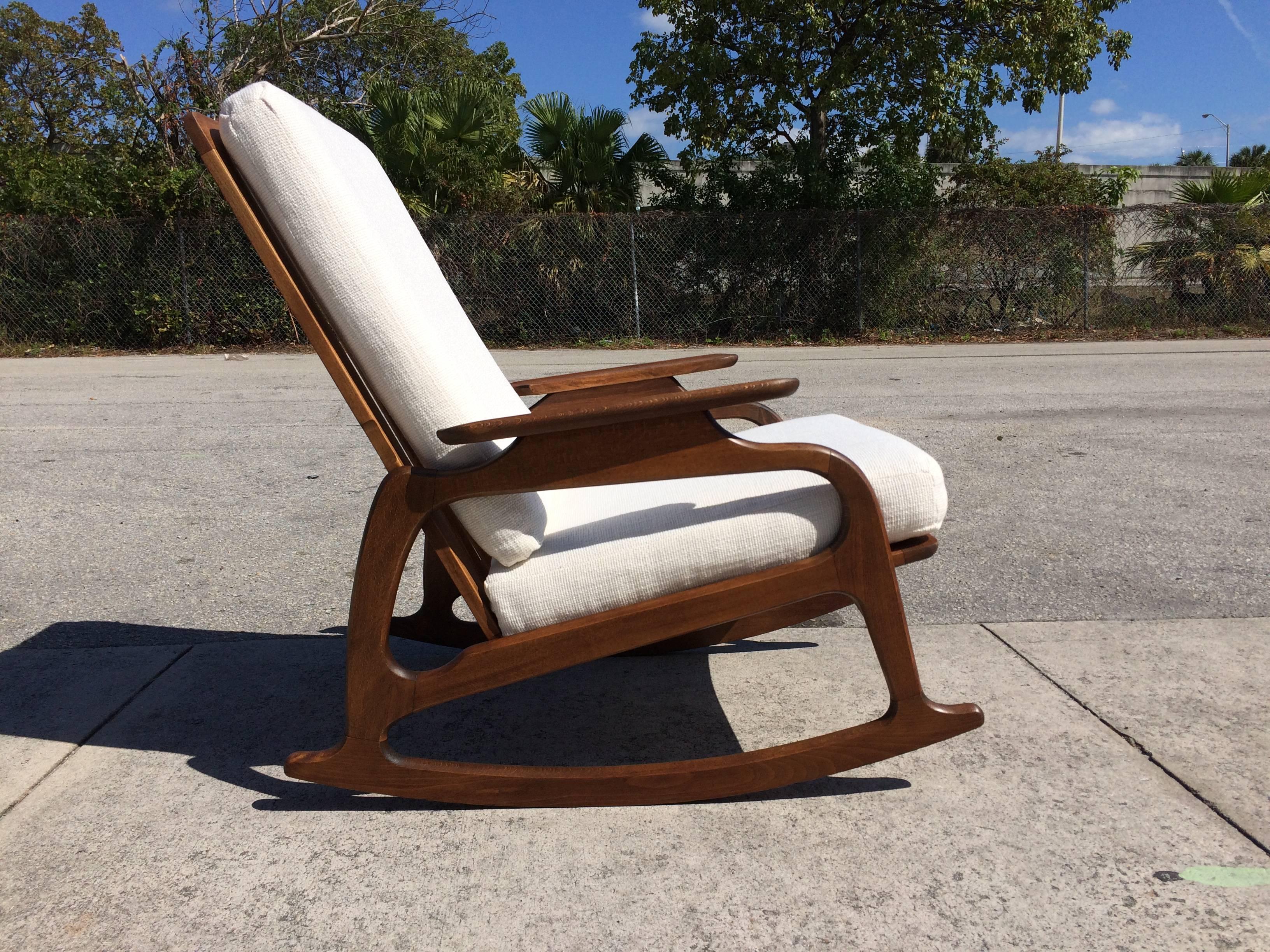 Mid-Century Modern Great Rocking Chair in Style of Adrian Pearsall