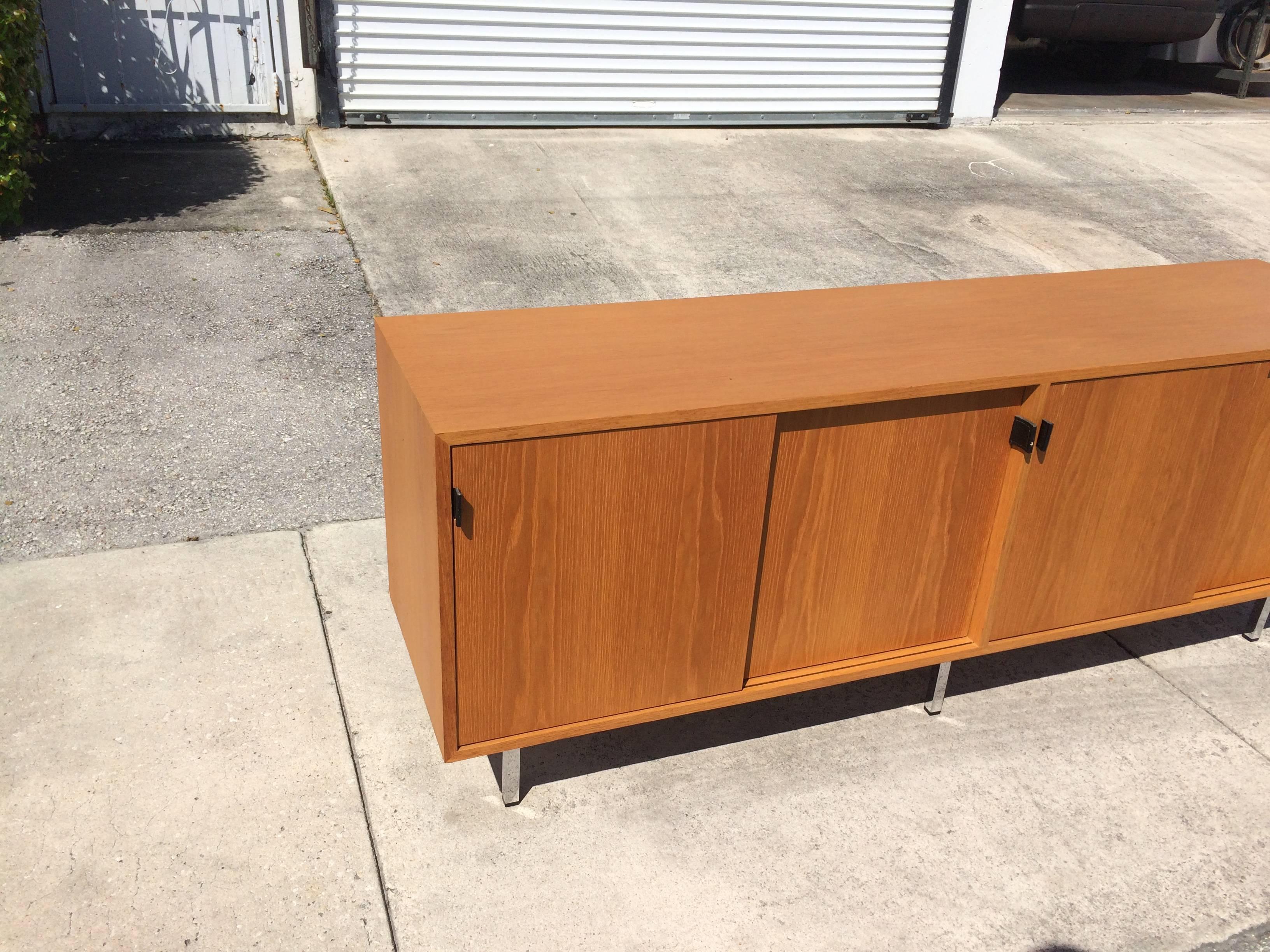 Late 20th Century Nice Florence Knoll Credenza on Chrome Legs, USA, 1970s