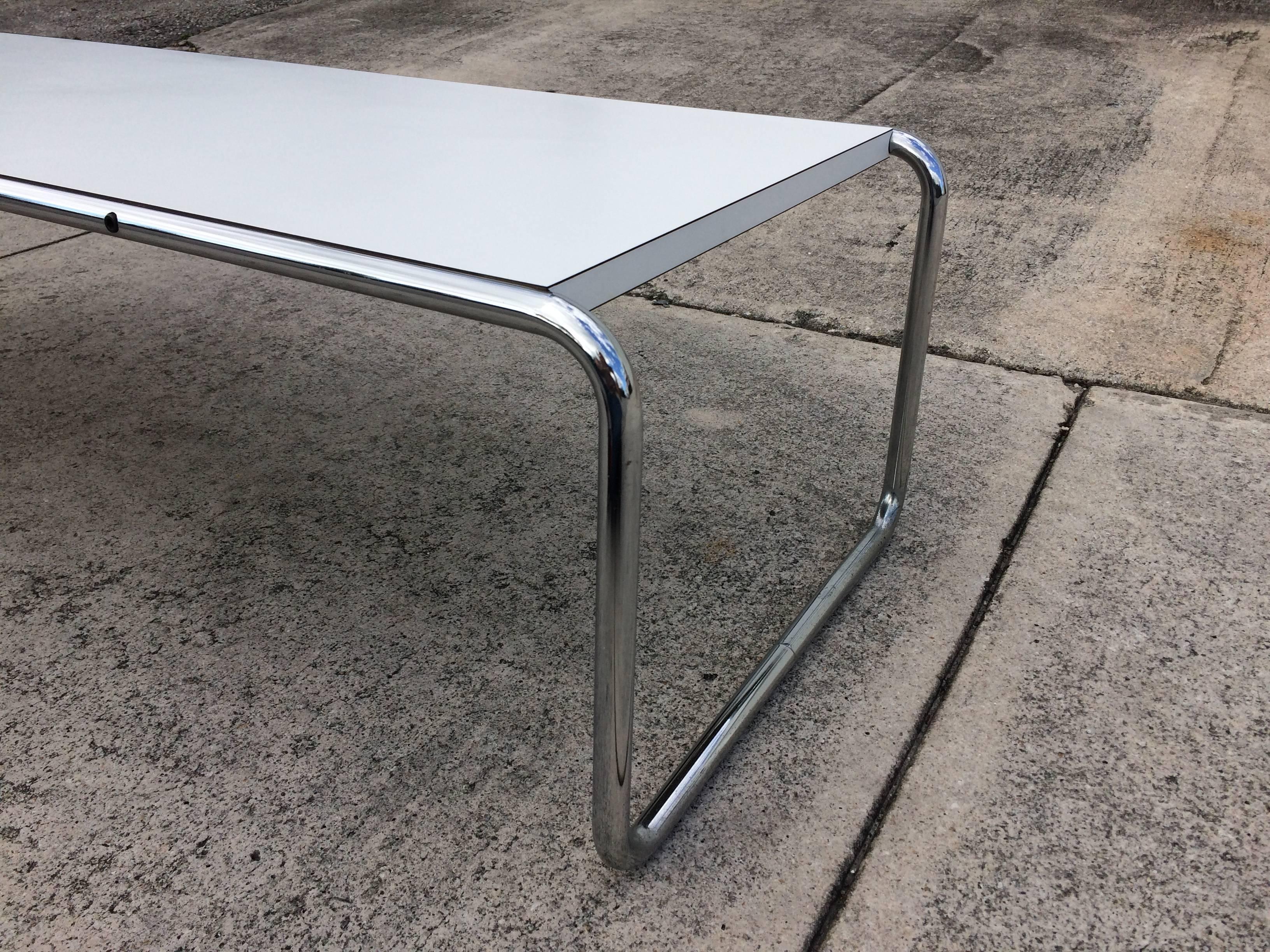 Vintage Laccio Tables, Design Marcel Breuer for Knoll In Good Condition In Miami, FL