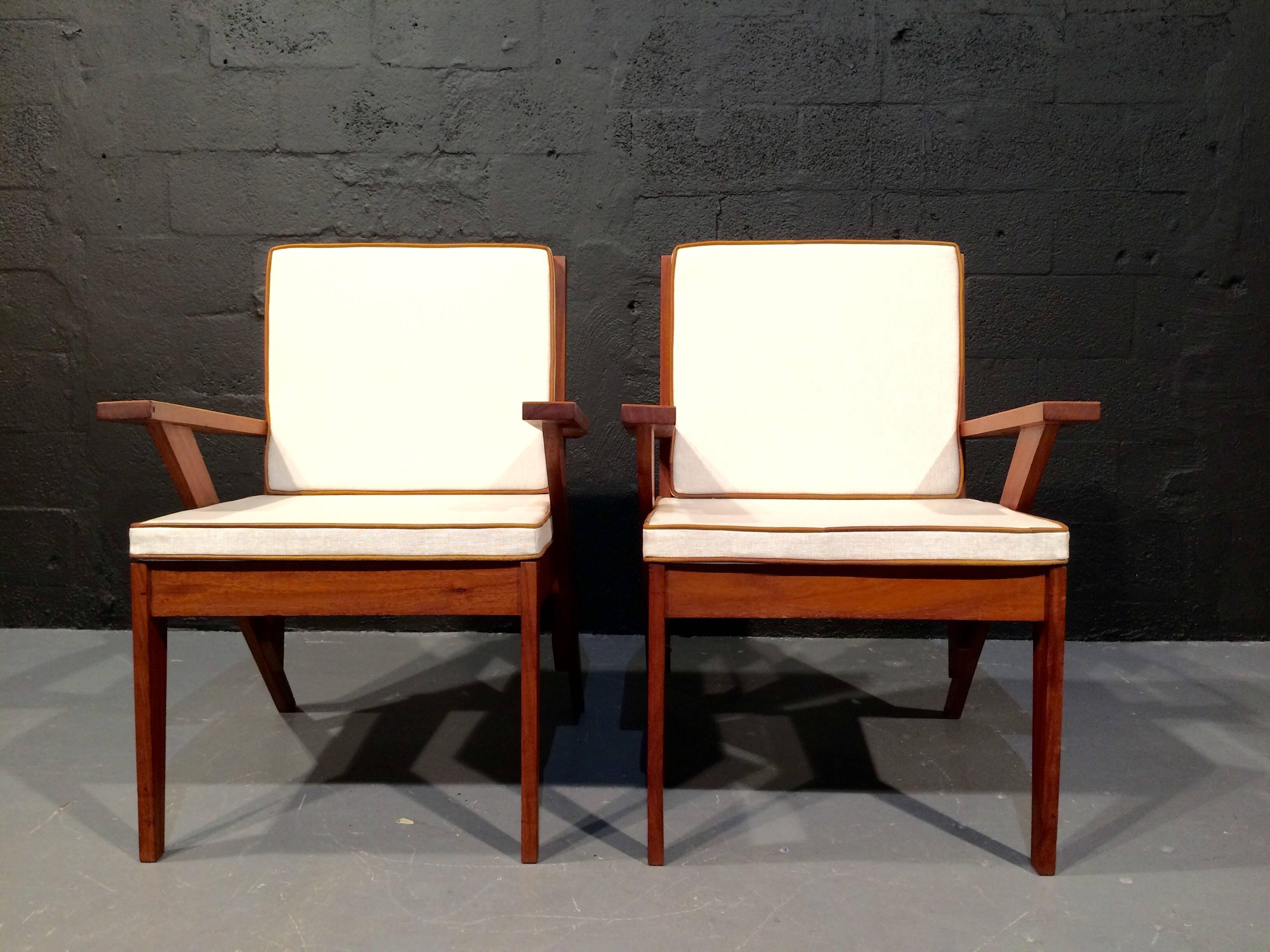Pair of Great Armchairs in the Style of Pierre Jeanneret, 1950s, Brown, Wood In Good Condition For Sale In Miami, FL