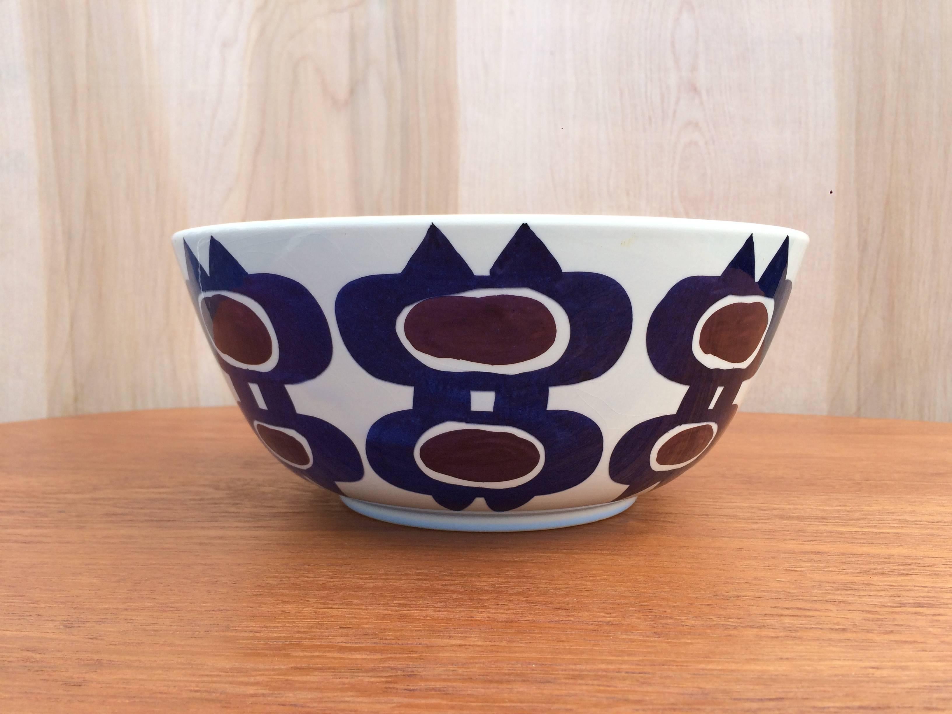 Beautiful Inge-Lisa Koefoed bowl for Royal Copenhagen. In perfect condition and signed.