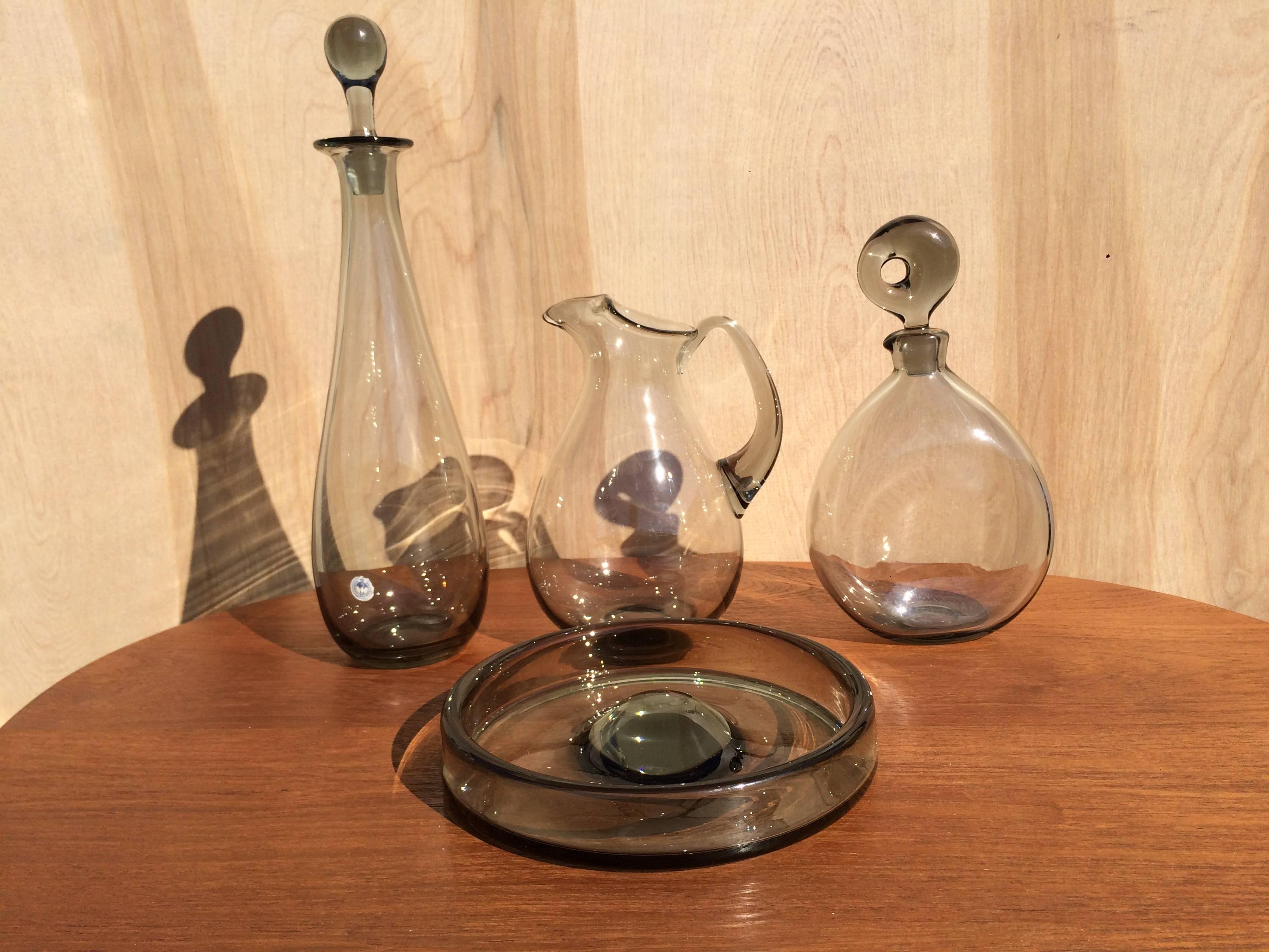 Serving set, one pitcher, two decanters and one dish.
Measures: Dish is 8.50