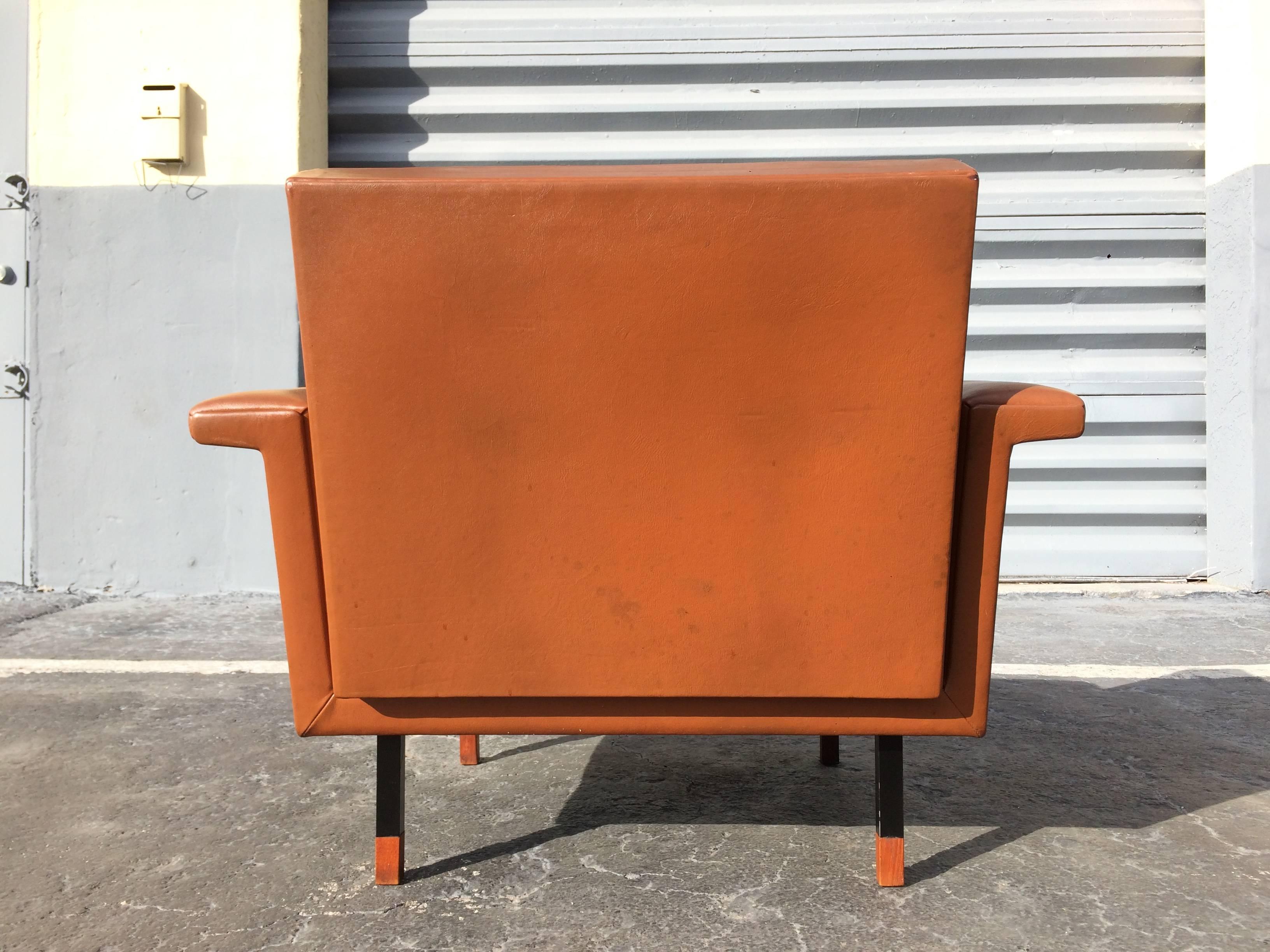 Pair of Eugen Schmidt Soloform Lounge Chairs, Cognac Leather For Sale 1