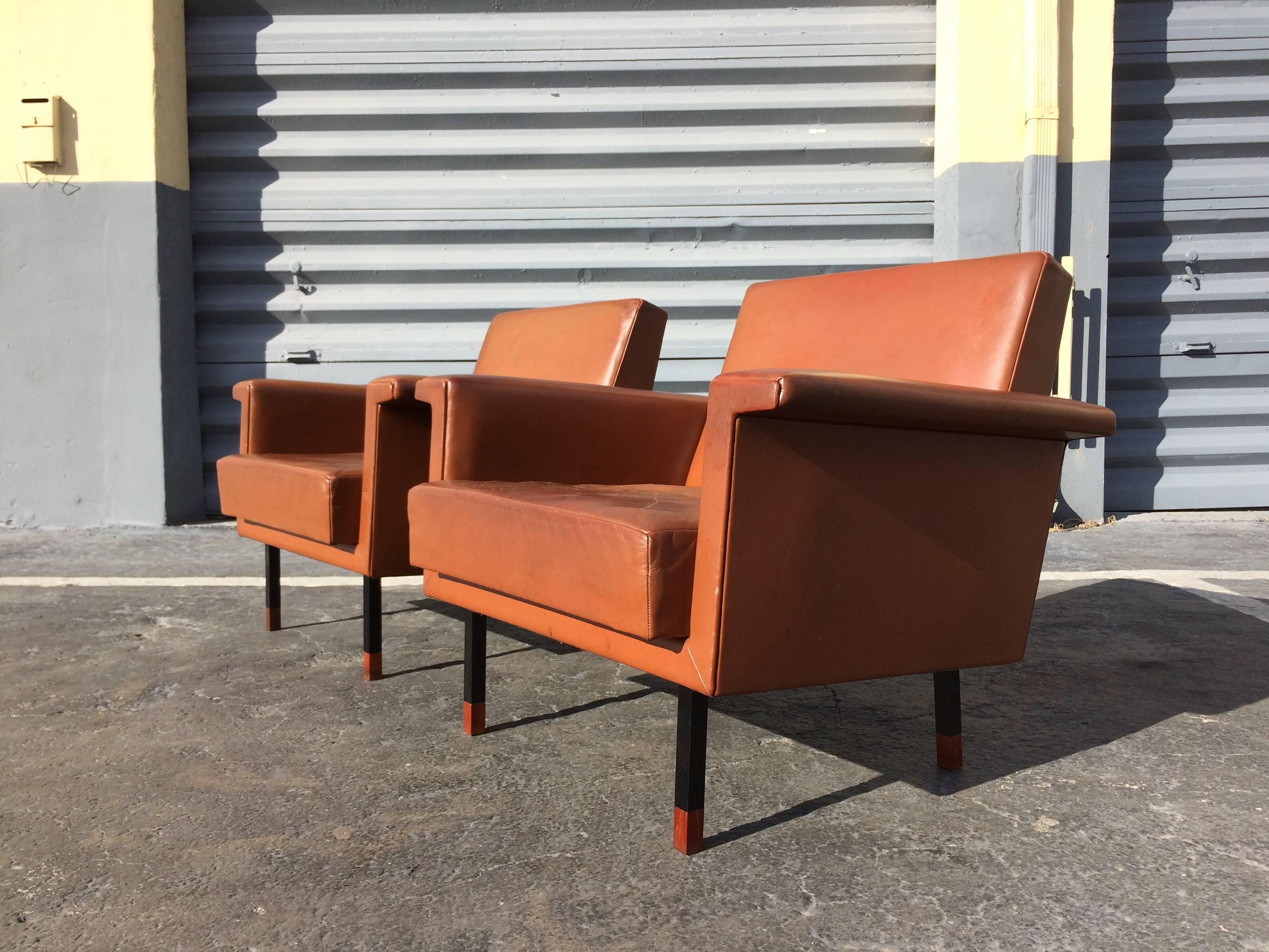 Paar Eugen Schmidt Soloform Loungesessel, Cognac Leder (Moderne der Mitte des Jahrhunderts) im Angebot