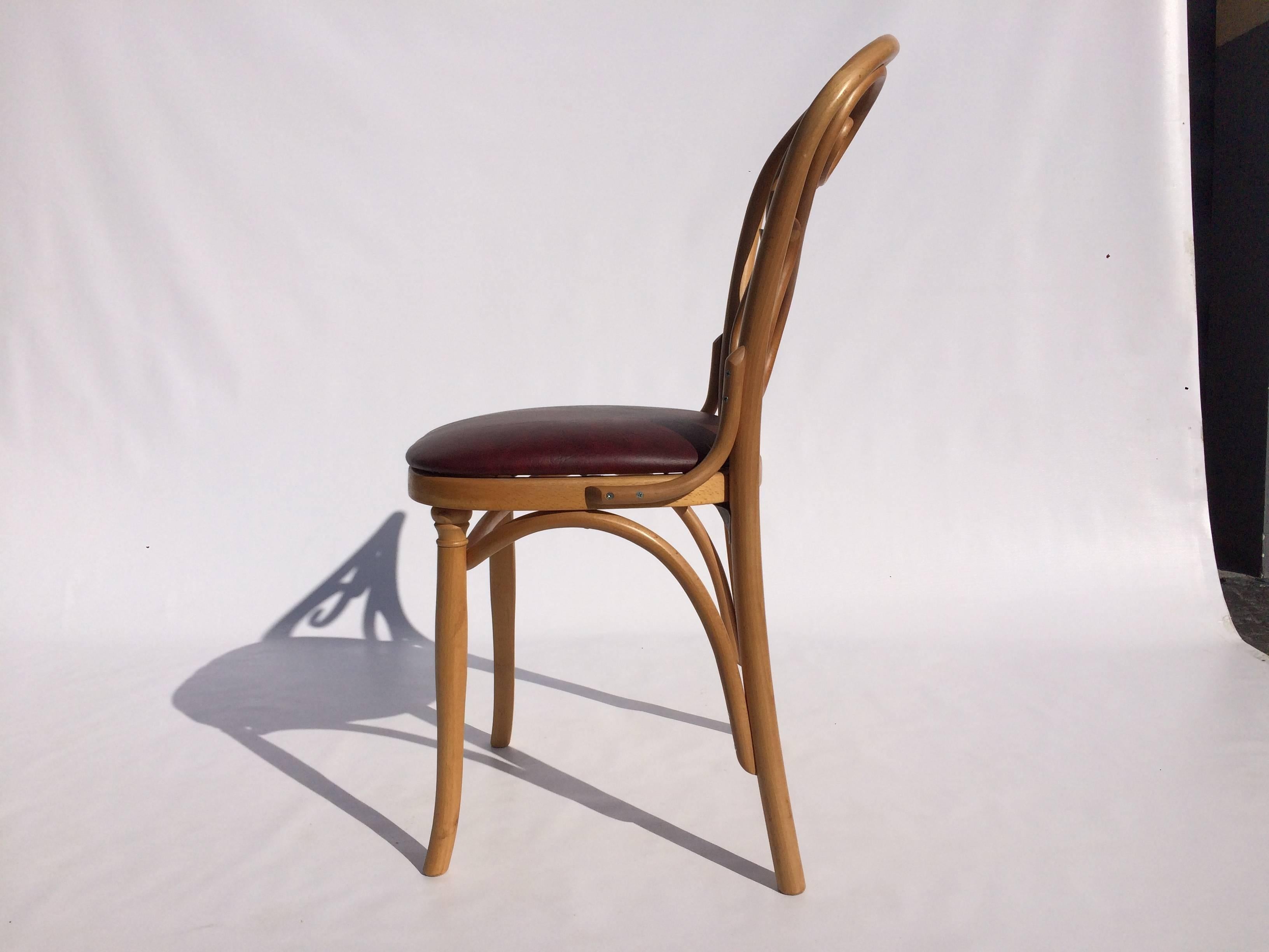 Late 20th Century Four Beautiful Thonet Dining Chairs