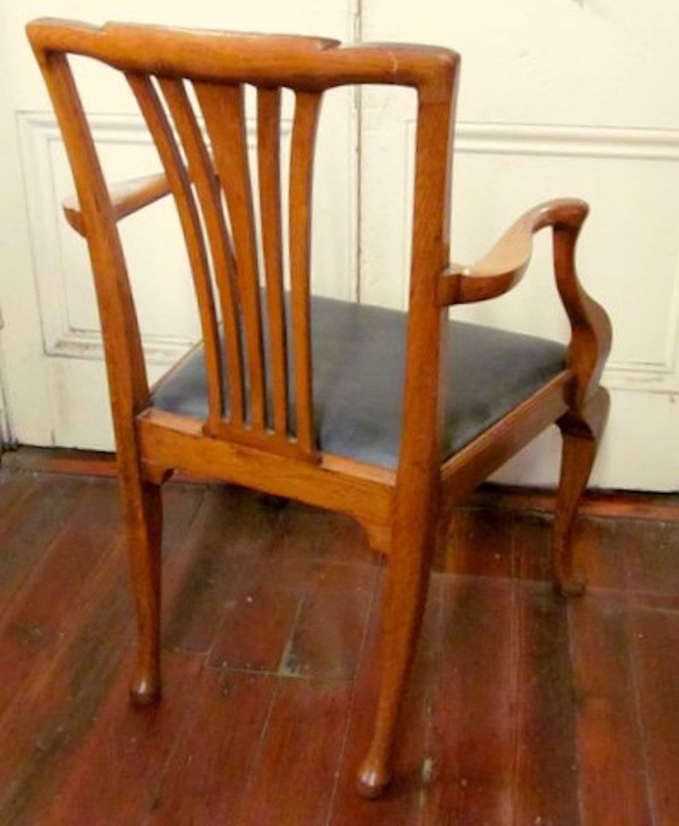 Pair of Antique English Hand-Carved Chestnut and Elm Geo. I Style Armchairs In Excellent Condition In Charleston, SC