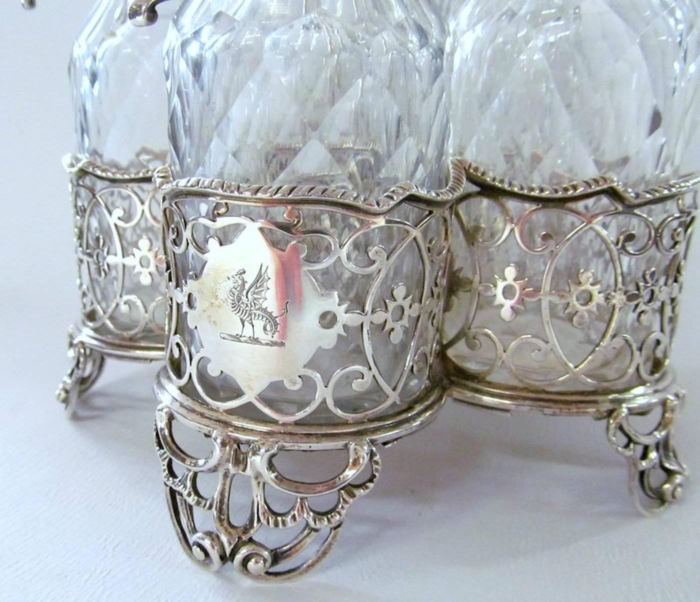 George III English Sterling Silver Five-Bottle Cut Crystal Warwick Cruet Set In Good Condition In Charleston, SC
