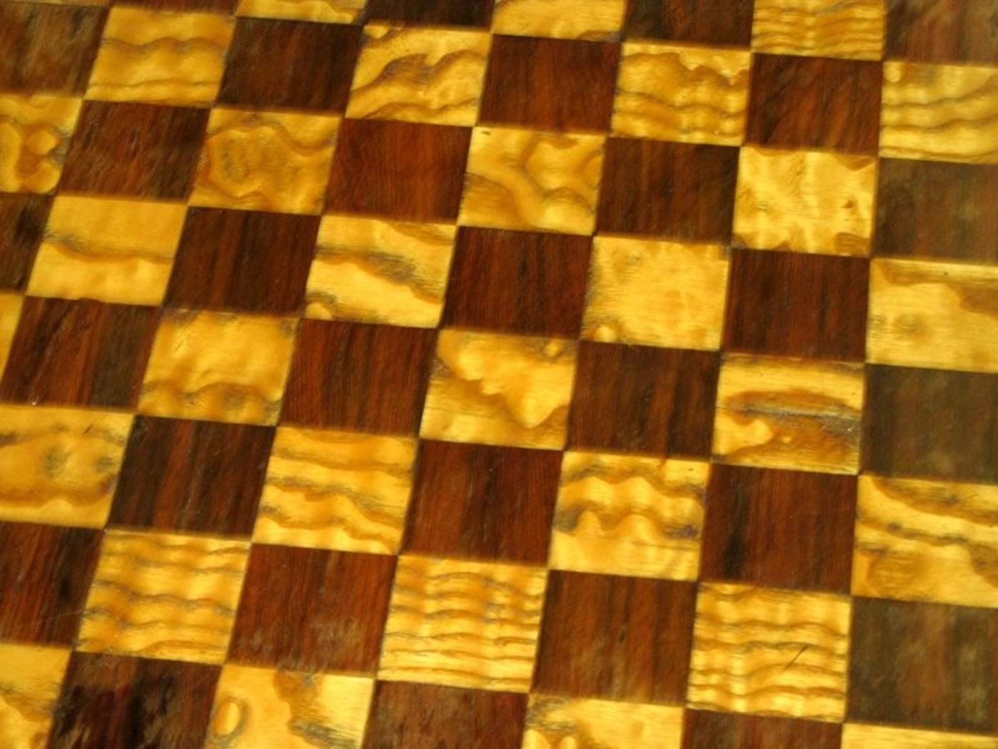 round checkerboard table