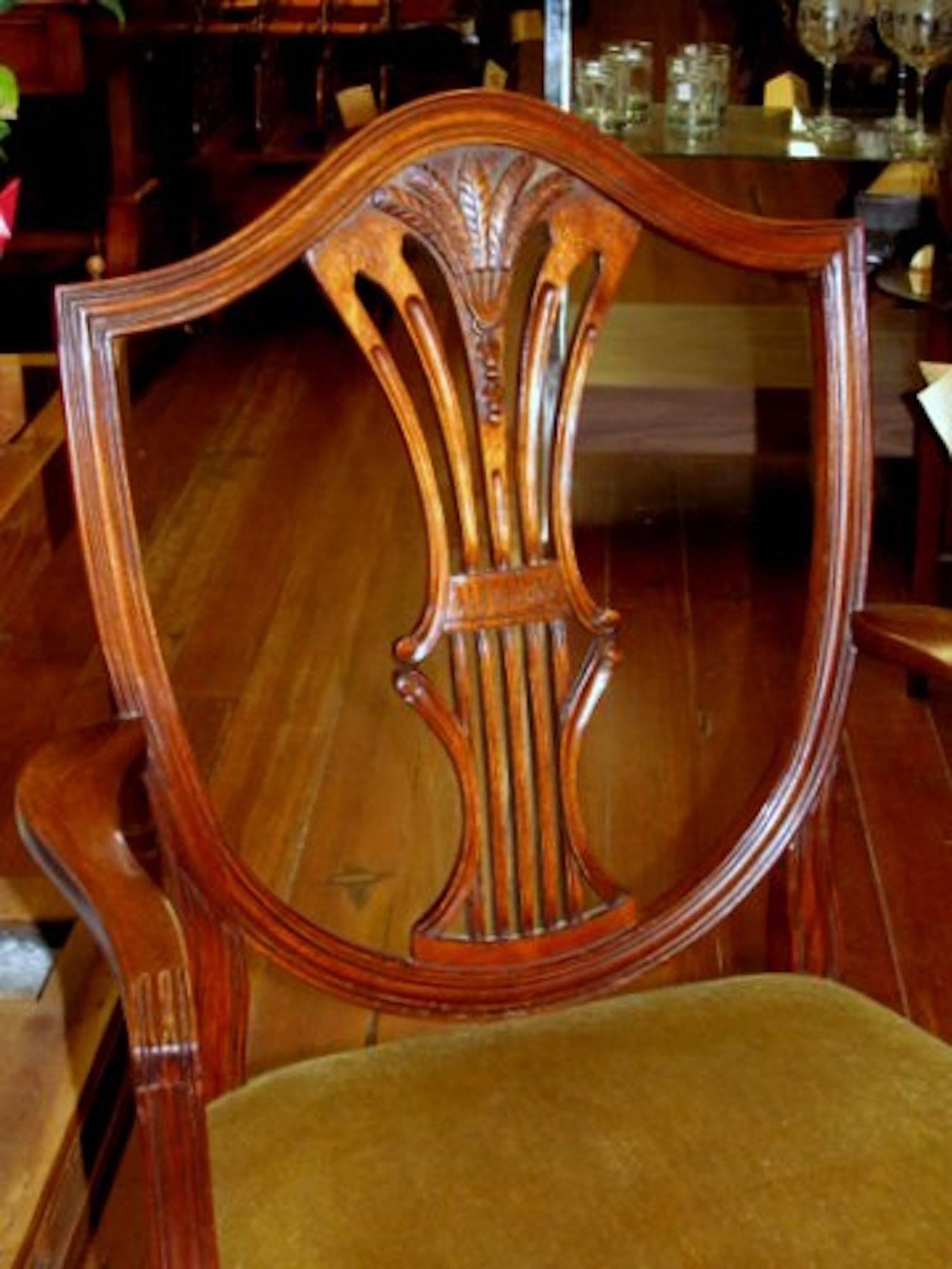 20th Century Set of Eight Hand-Carved Mahogany Hepplewhite Style Shieldback Dining Chairs