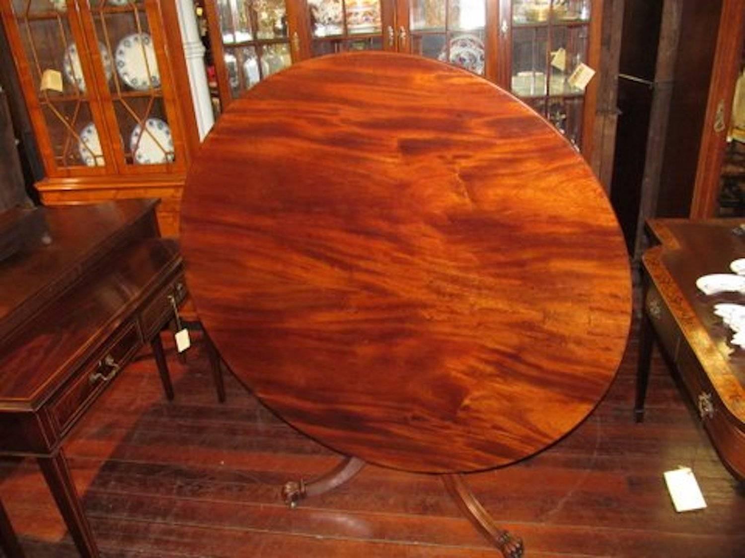 Antique English Regency Style Geo, IV Figured Mahogany Tilt-Top Circular Table In Excellent Condition For Sale In Charleston, SC