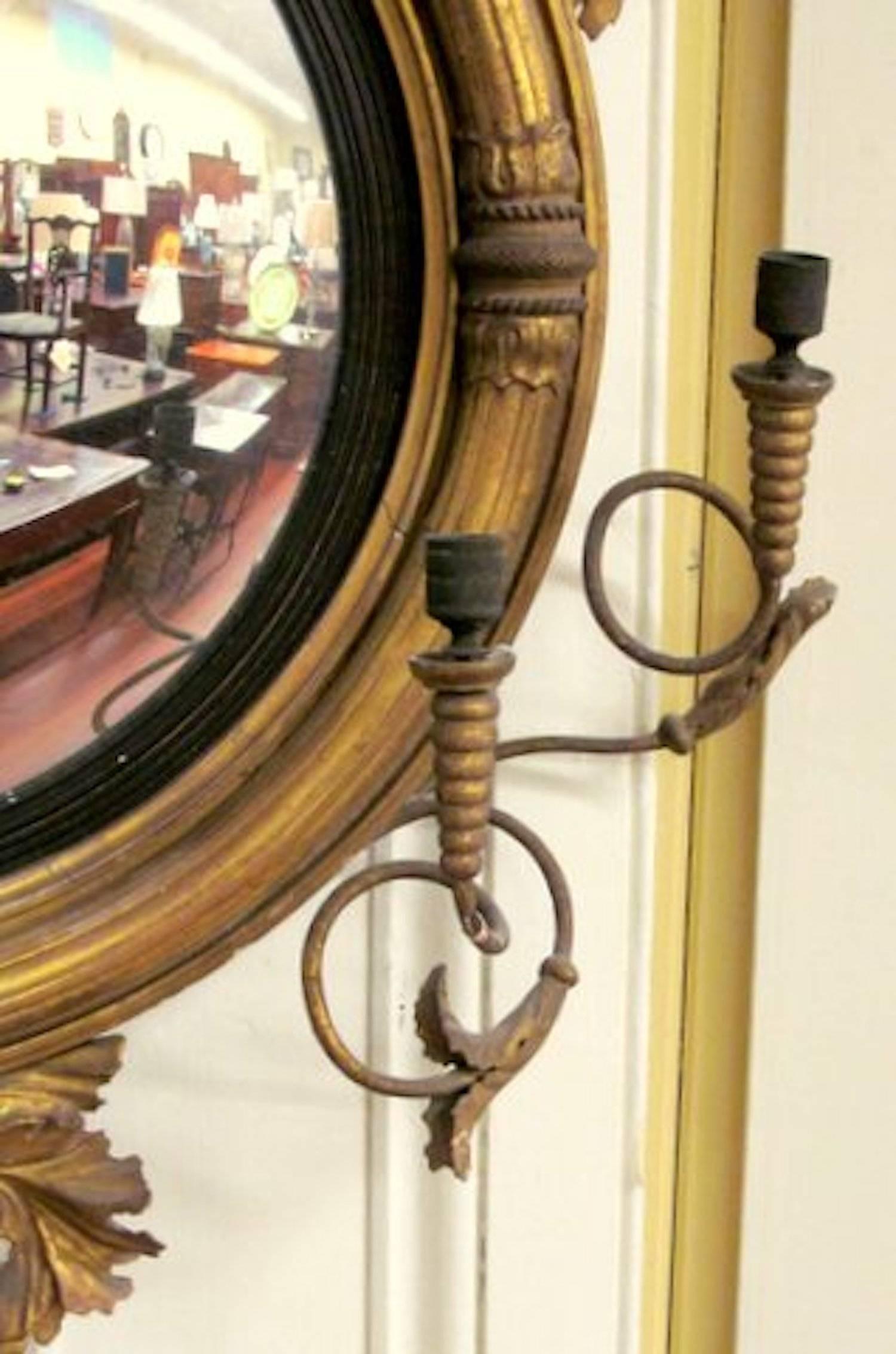 Antique American Federal Giltwood Convex Mirror With Double Sconce Girandole In Good Condition In Charleston, SC