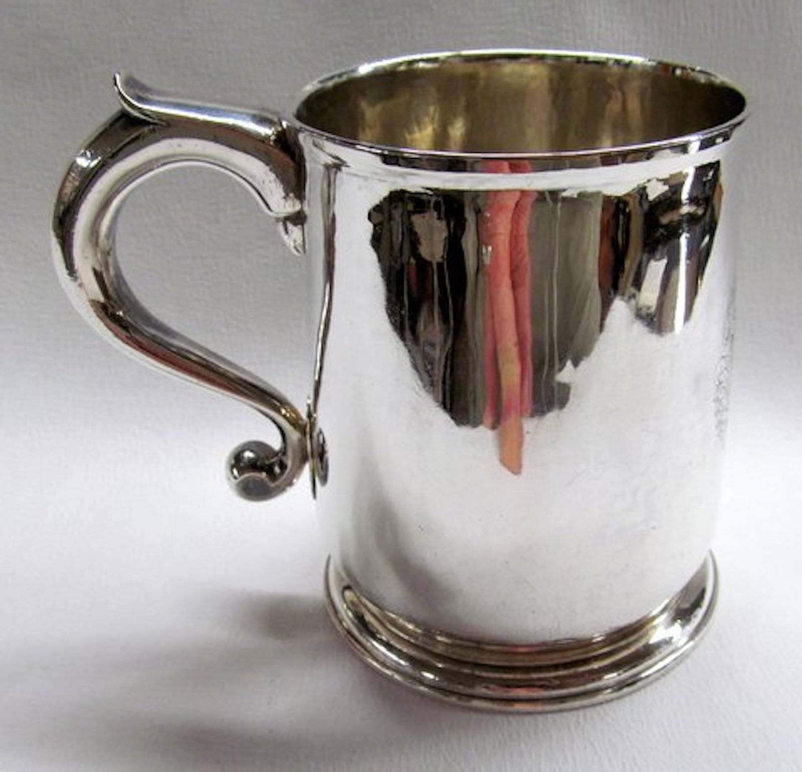 Très rare Britannia Standard Early Tankard, George I, Londres 1718/1719, William Fleming Britannia Standard est en argent pur .958. William Fleming est un spécialiste du tankard et de la chope très prisé et collectionné. Environ 10 onces de Troie.