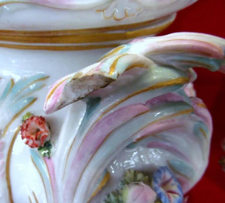 Pair of Antique Meissen Hand-Painted Porcelain Potpourri Urns or Vases For Sale 2