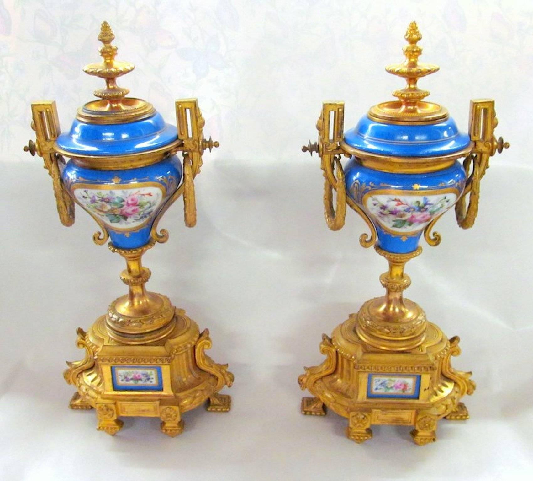 Pair of superb quality antique French Sèvres style porcelain and ormolu-mounted cassolettes or urns

Decorated in hand-painted blue de celeste and floral sprays.

Please note how the ormolu lids turn over to become a pair of candlesticks.