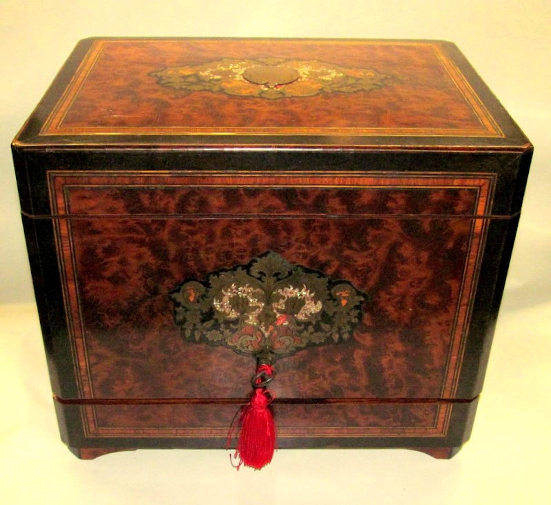 Antique French Inlaid Amboyna & Rosewood Cave a' Liqueur Engraved Tantalus Set In Good Condition In Charleston, SC