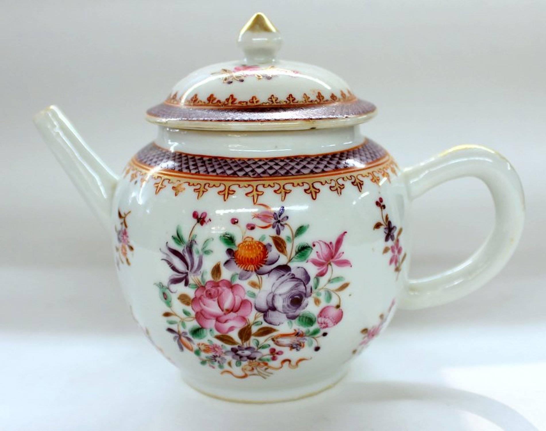 Superb antique Chinese export porcelain famille rose decor globular teapot.
Exquisitely painted Qianlong Period Qing Dynasty.
Exceptionally fine painting. Bright and clear. No crazing or discoloration.

Slight *A/F*
Two small chips under lid