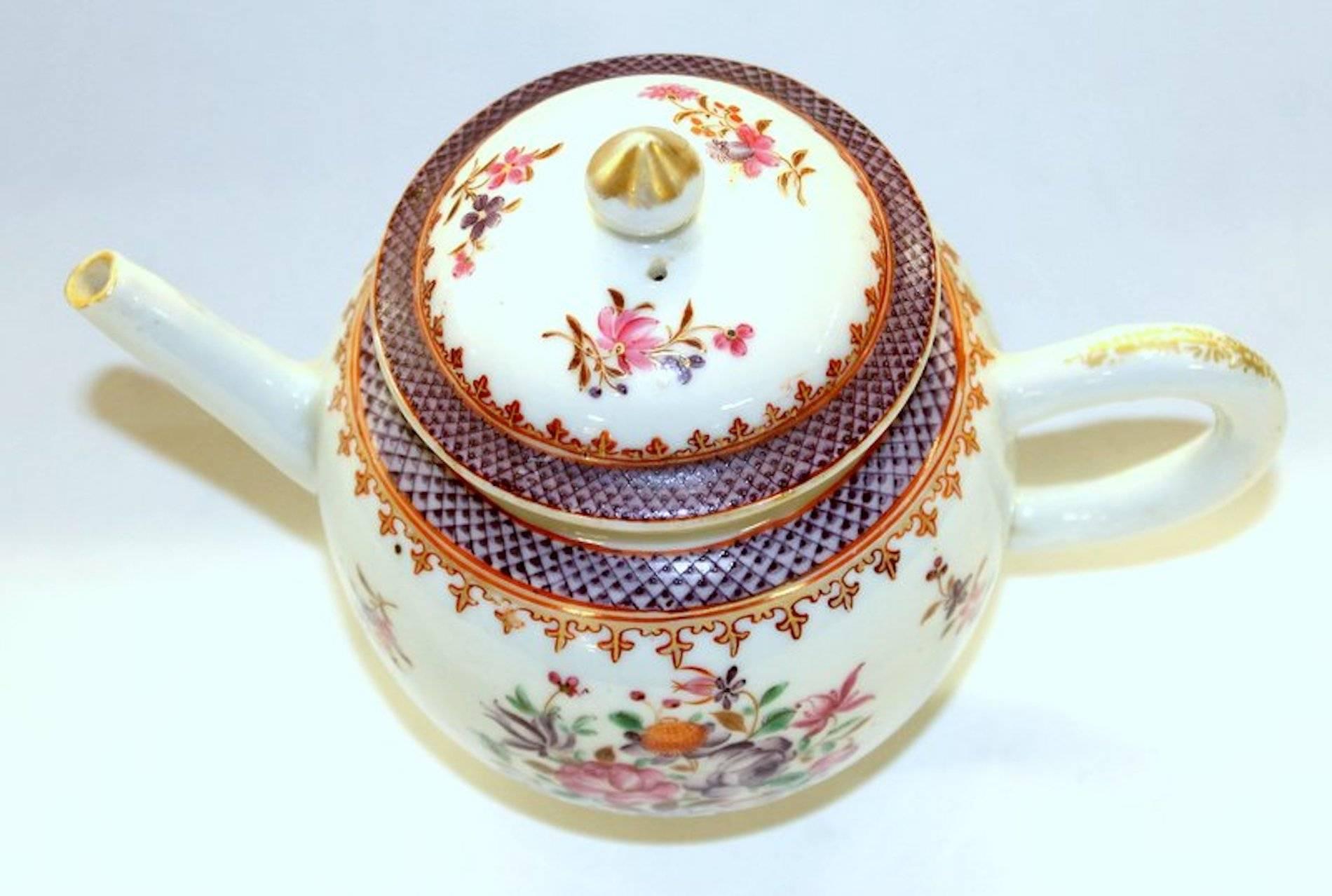 Antique Chinese Export Porcelain Famille Rose Decor Globular Teapot In Excellent Condition In Charleston, SC